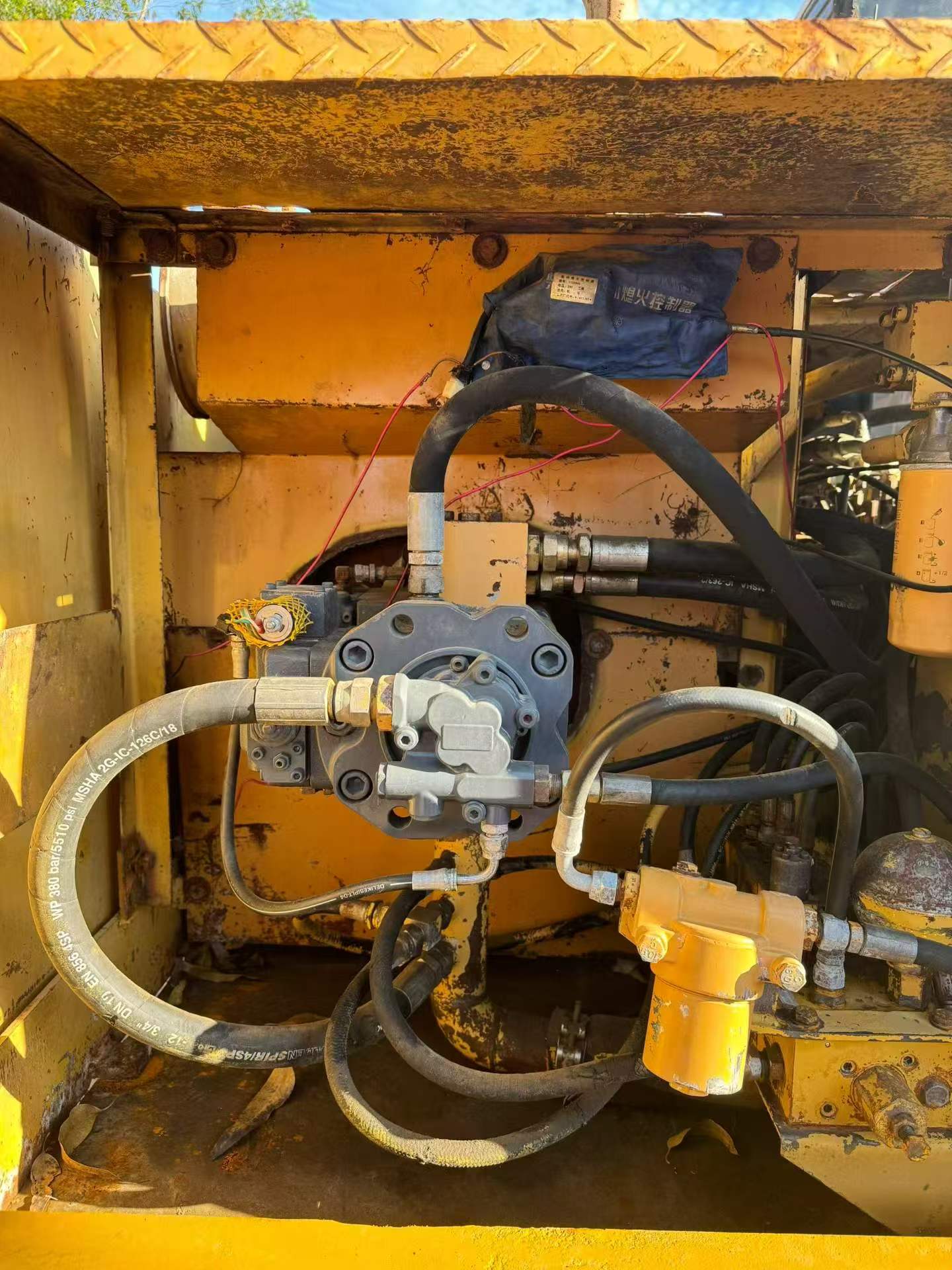 Compre Excavadora Caterpillar E120B Usada / 9