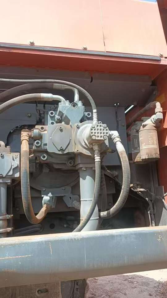 Compre Excavadora Hitachi ZX520LC Usada / 4
