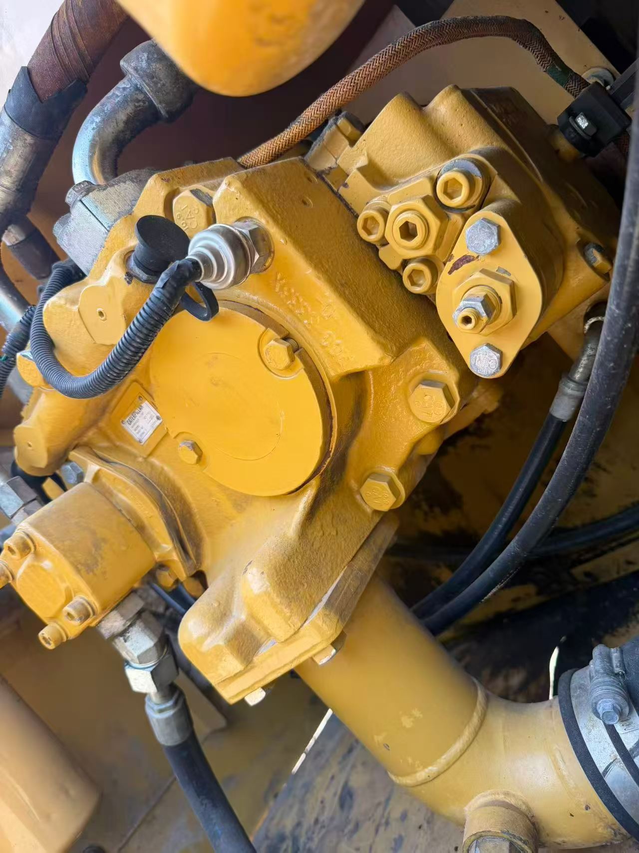 شراء حفارة Caterpillar 320D مستعملة / 6