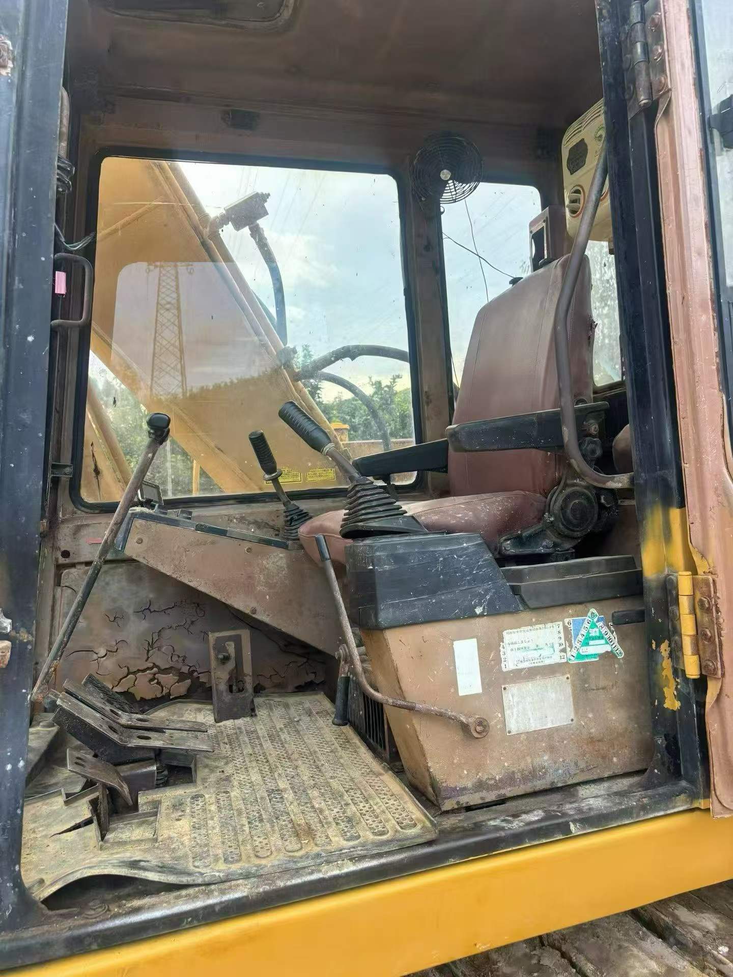 Compre Excavadora Caterpillar E120B Usada / 6