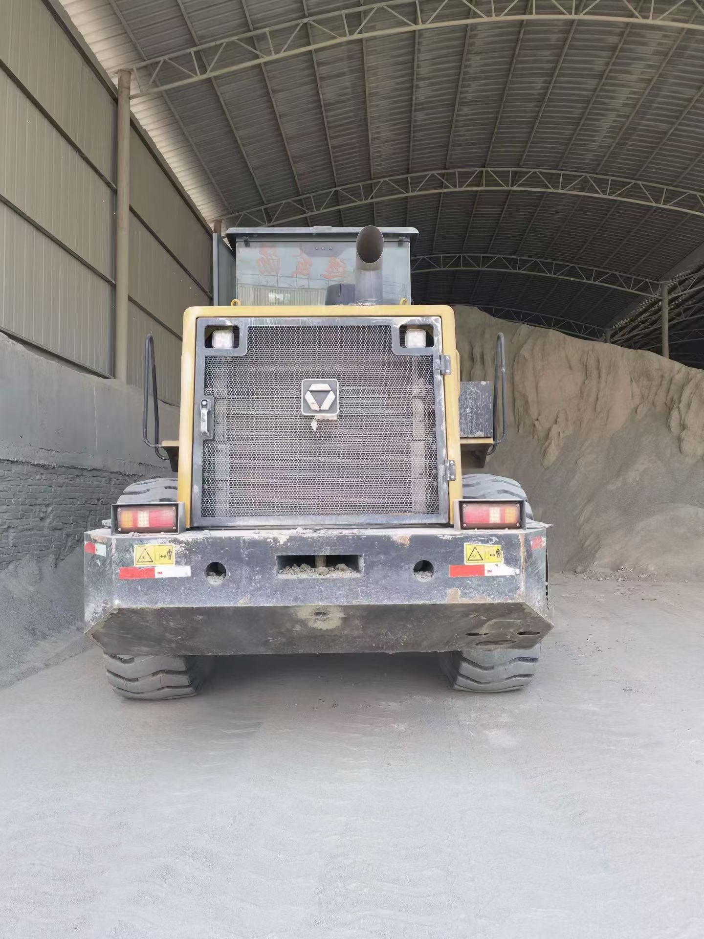 Compre Escavadeira XCMG LW500FV Usada / 3