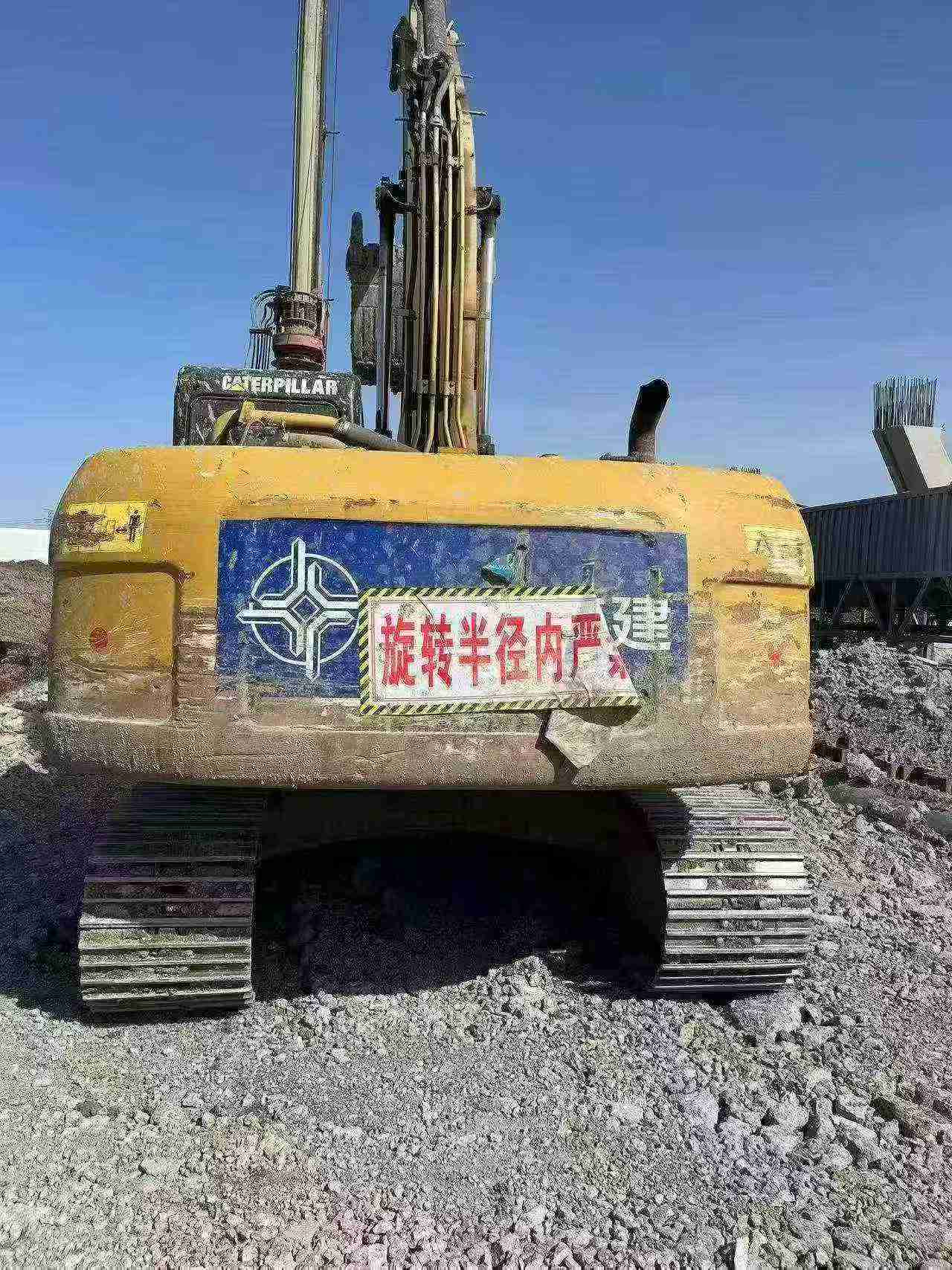شراء حفارة Caterpillar 320A مستعملة / 3