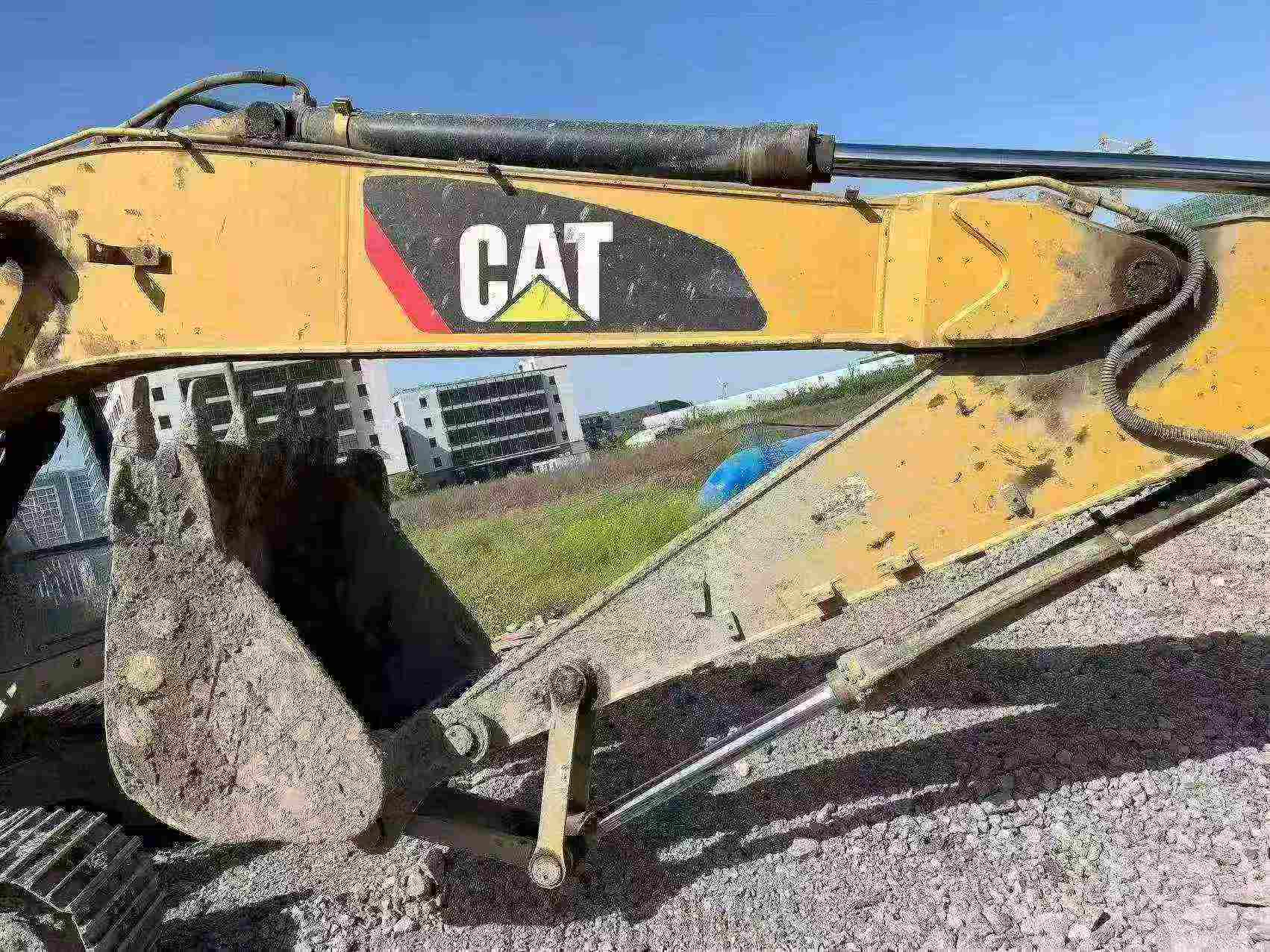 شراء حفارة Caterpillar 320A مستعملة / 8