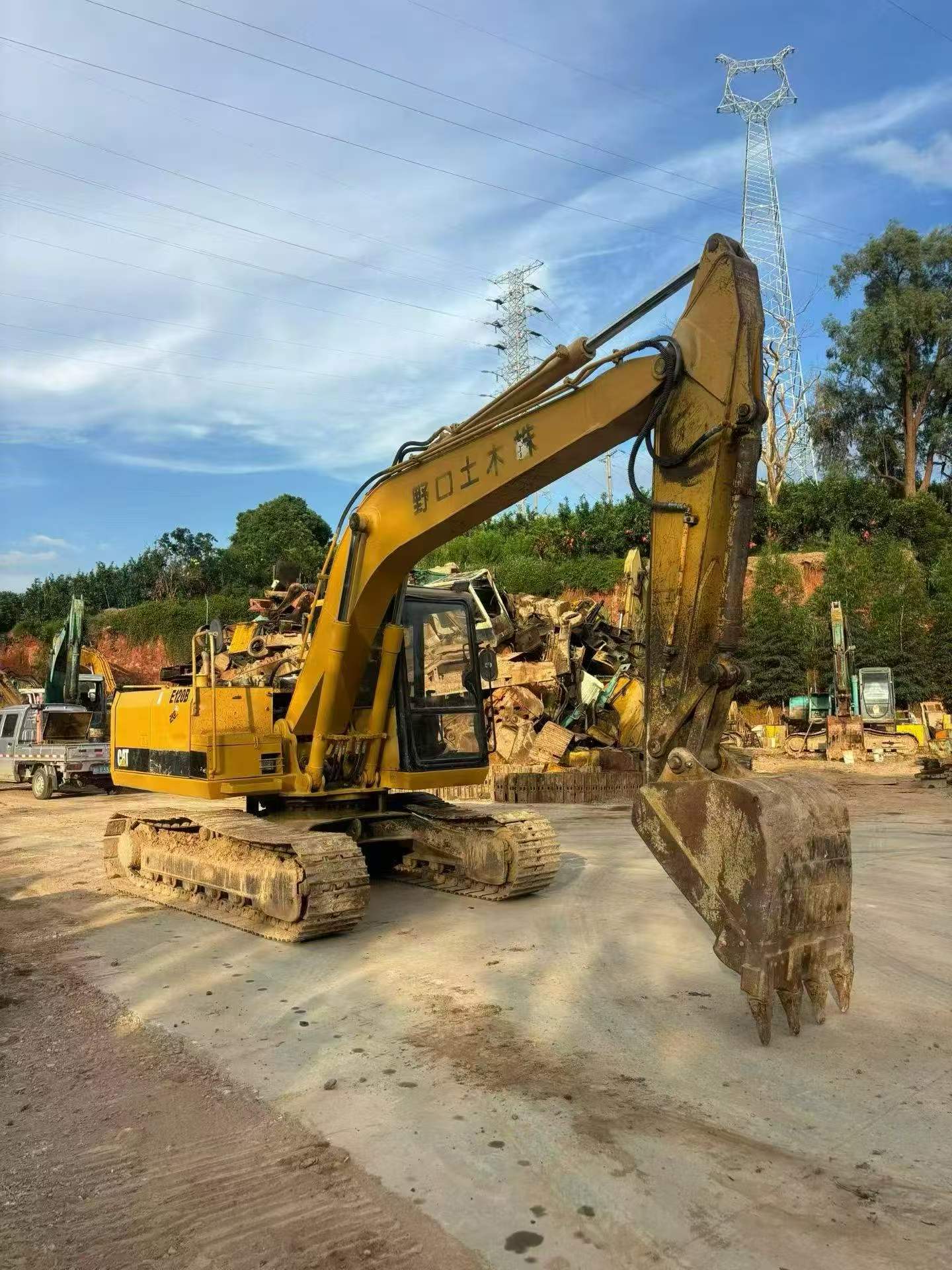 Compre Excavadora Caterpillar E120B Usada / 4