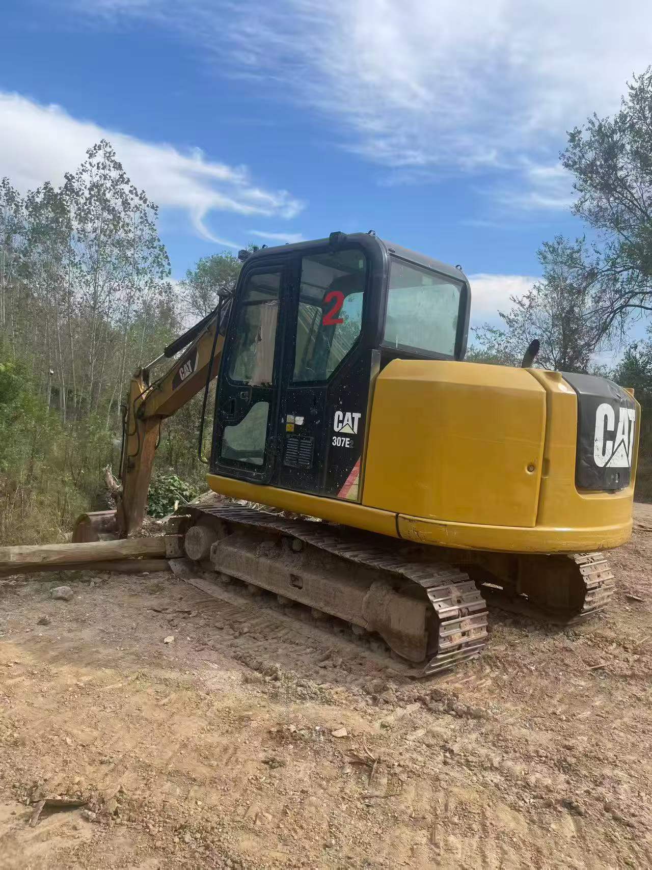 شراء حفارة Caterpillar 307B مستعملة / 3