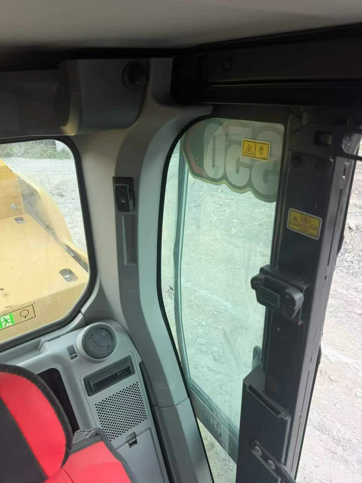Compre Escavadeira Caterpillar 350L Usada / 9