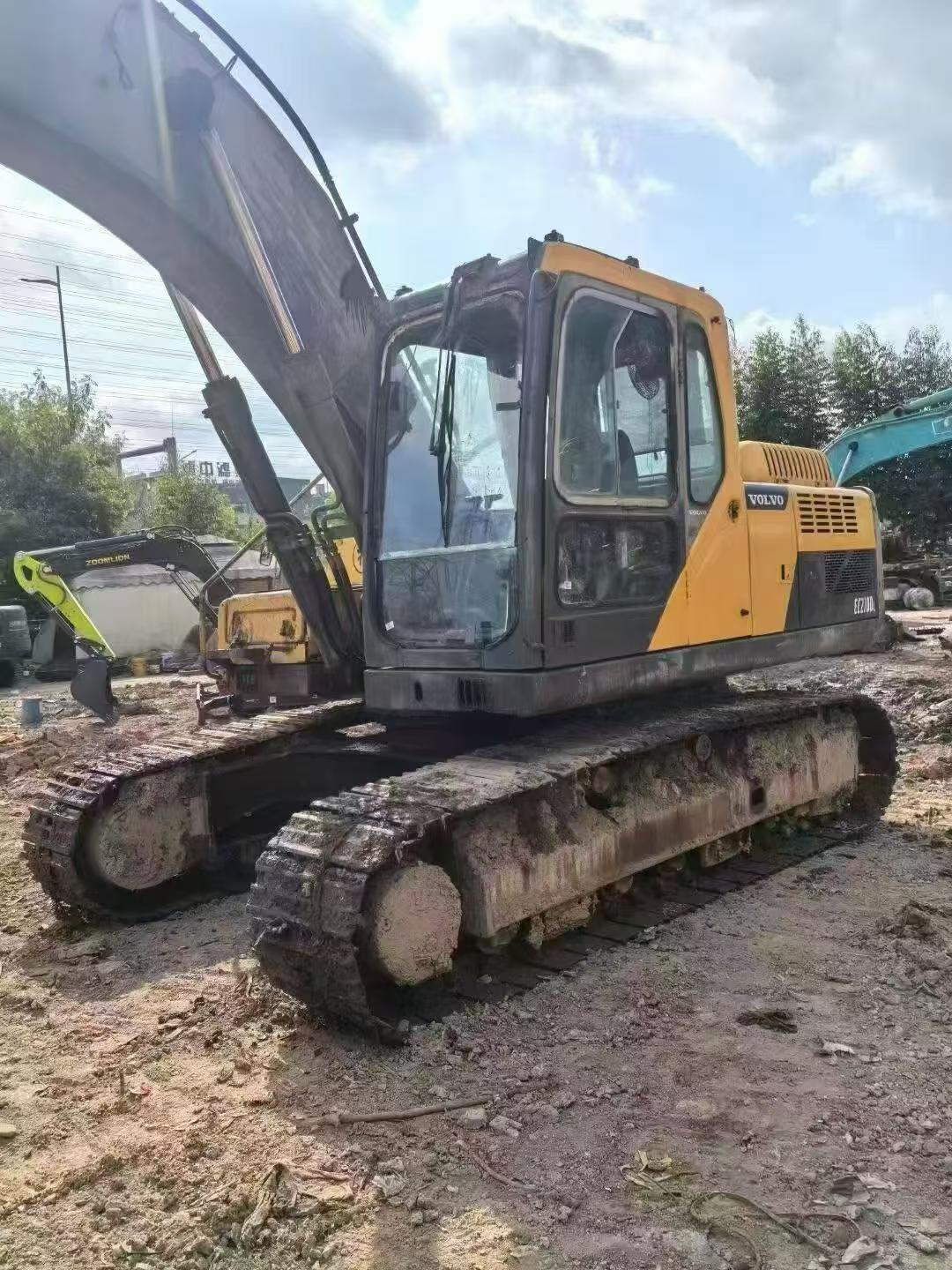 Купить Подержанный Экскаватор Volvo EC210B / 2