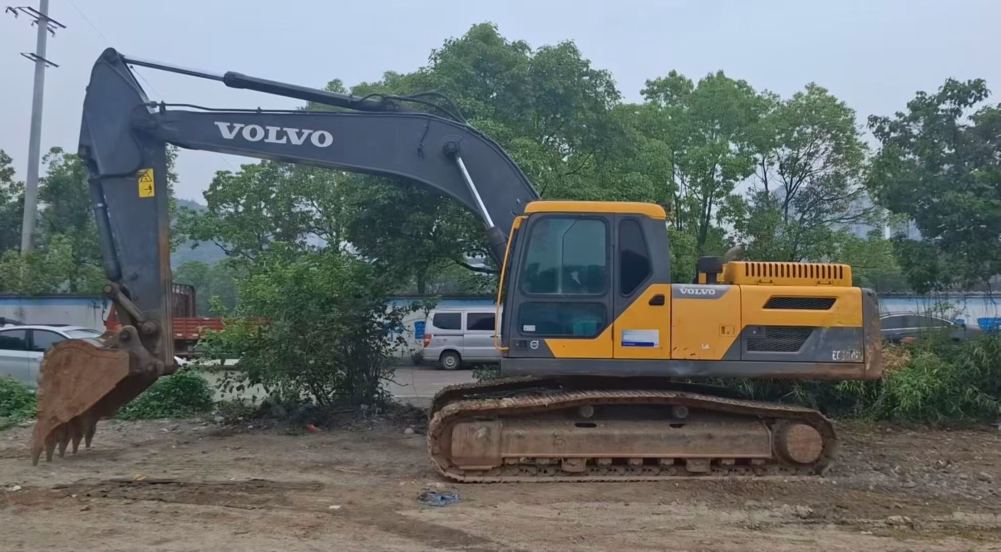 شراء Volvo L250G مستعمل حفارة