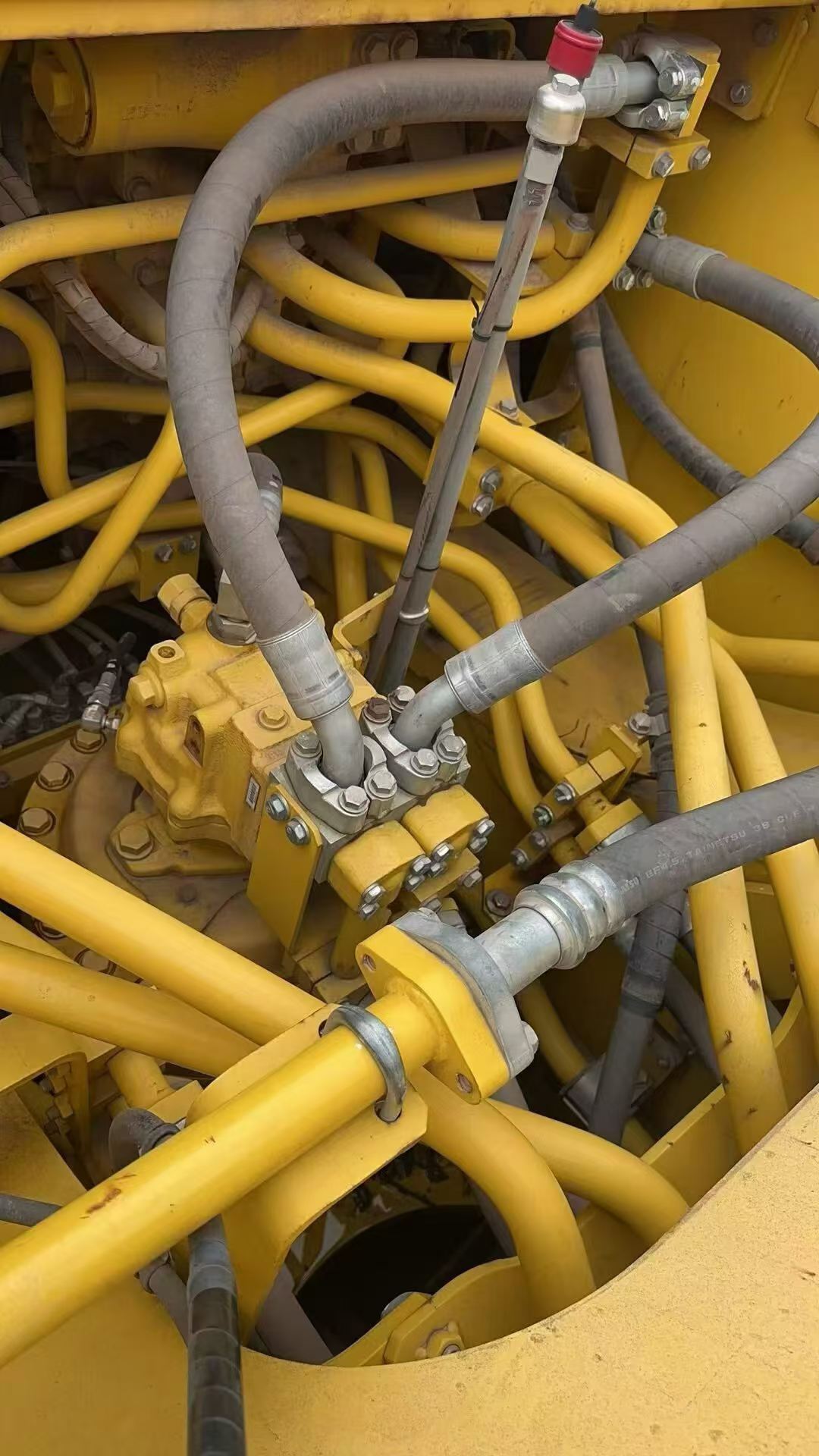 Compre Escavadeira Komatsu PC850 Usada / 2