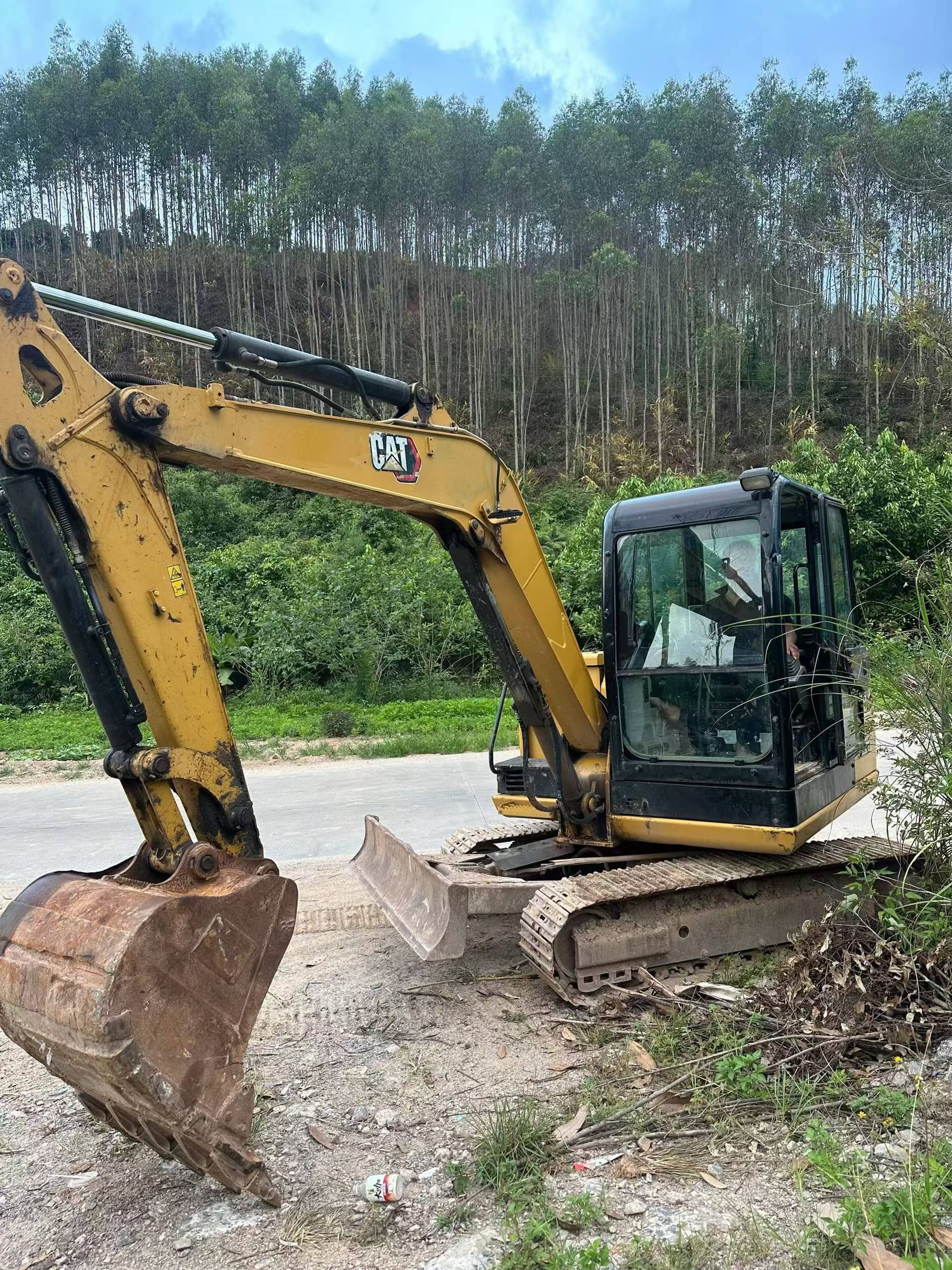 Compre Excavadora Caterpillar 305.5 Usada / 2