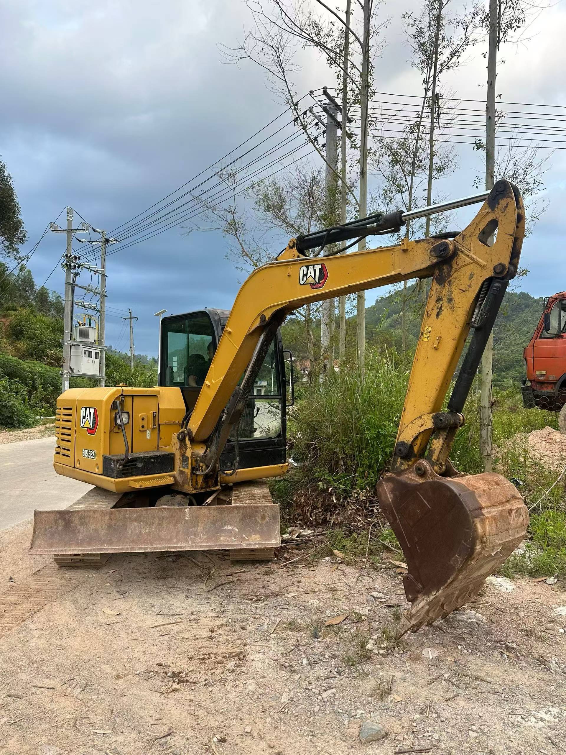 Compre Excavadora Caterpillar 305.5 Usada / 3