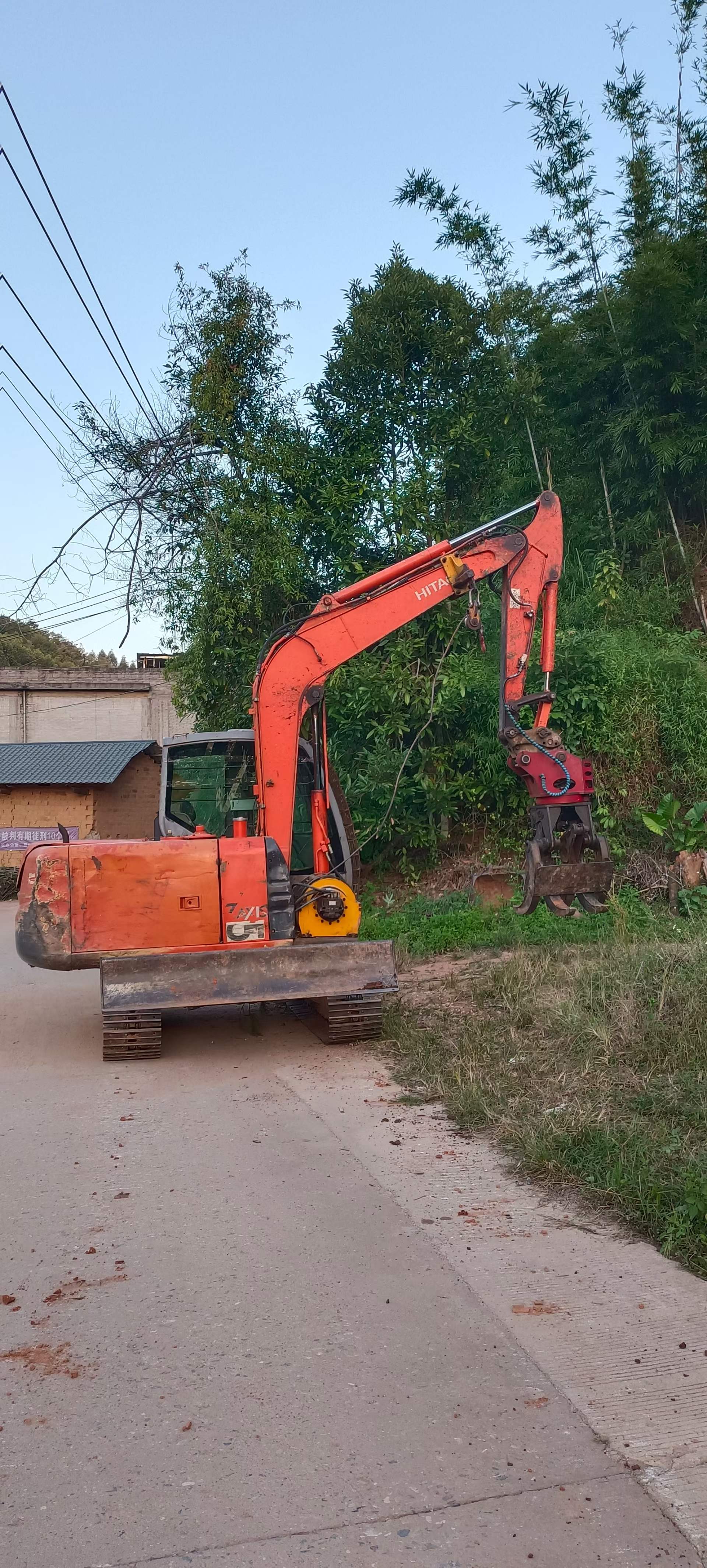 Compre Escavadeira Hitachi ZX60 Usada / 2