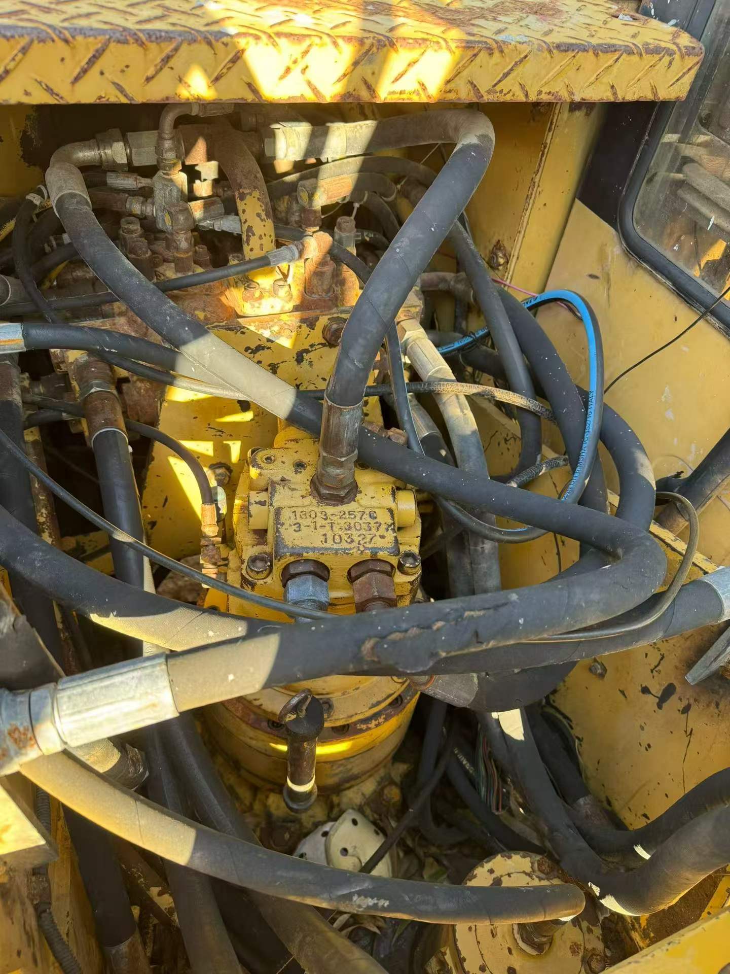 Compre Excavadora Caterpillar E120B Usada / 8
