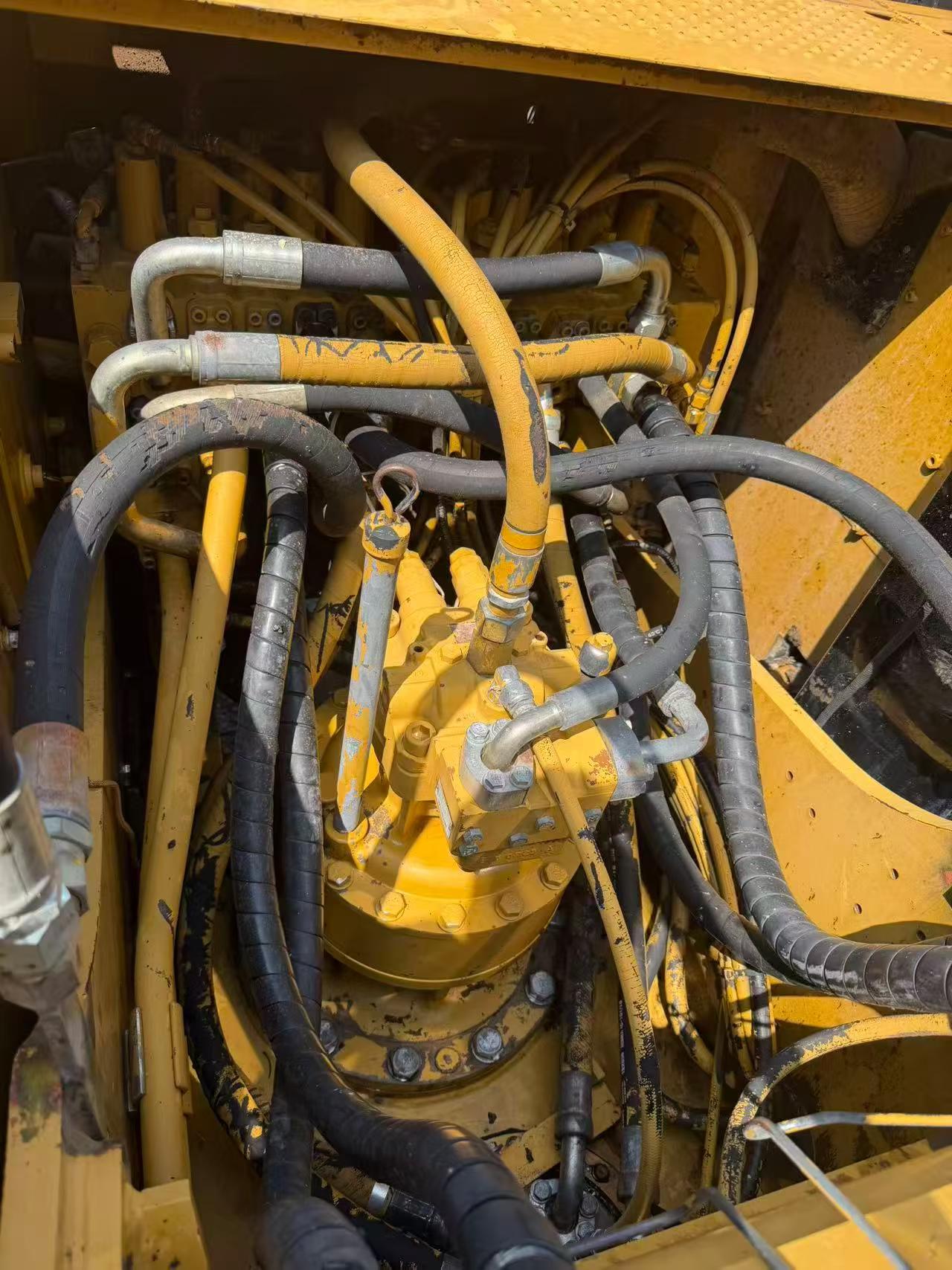شراء حفارة Caterpillar 320D مستعملة / 5