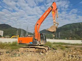 Compre Escavadeira Hitachi ZX210K-5A Usada / 2 Compre Escavadeira Hitachi ZX210K-5A Usada / 2