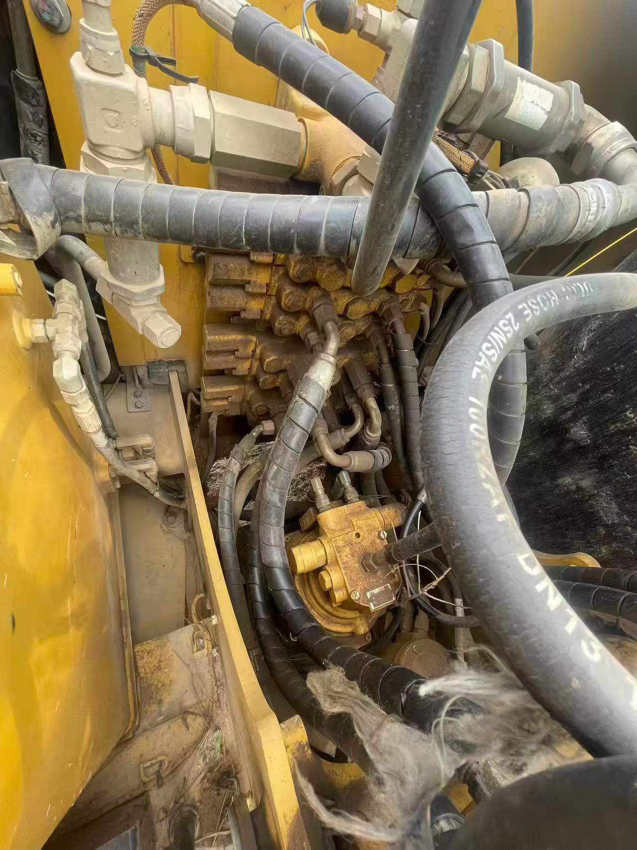 شراء حفارة Caterpillar 307B مستعملة / 6