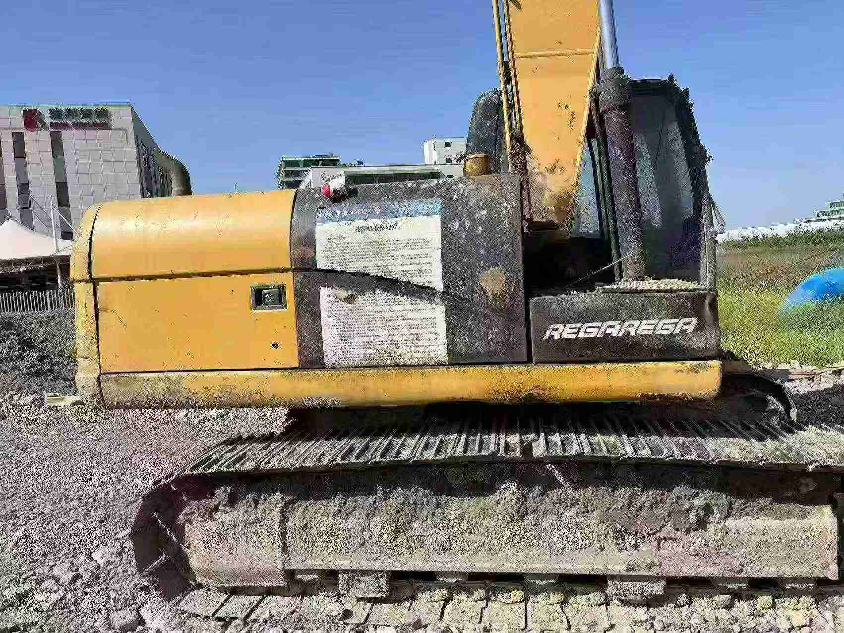 شراء حفارة Caterpillar 320A مستعملة / 2