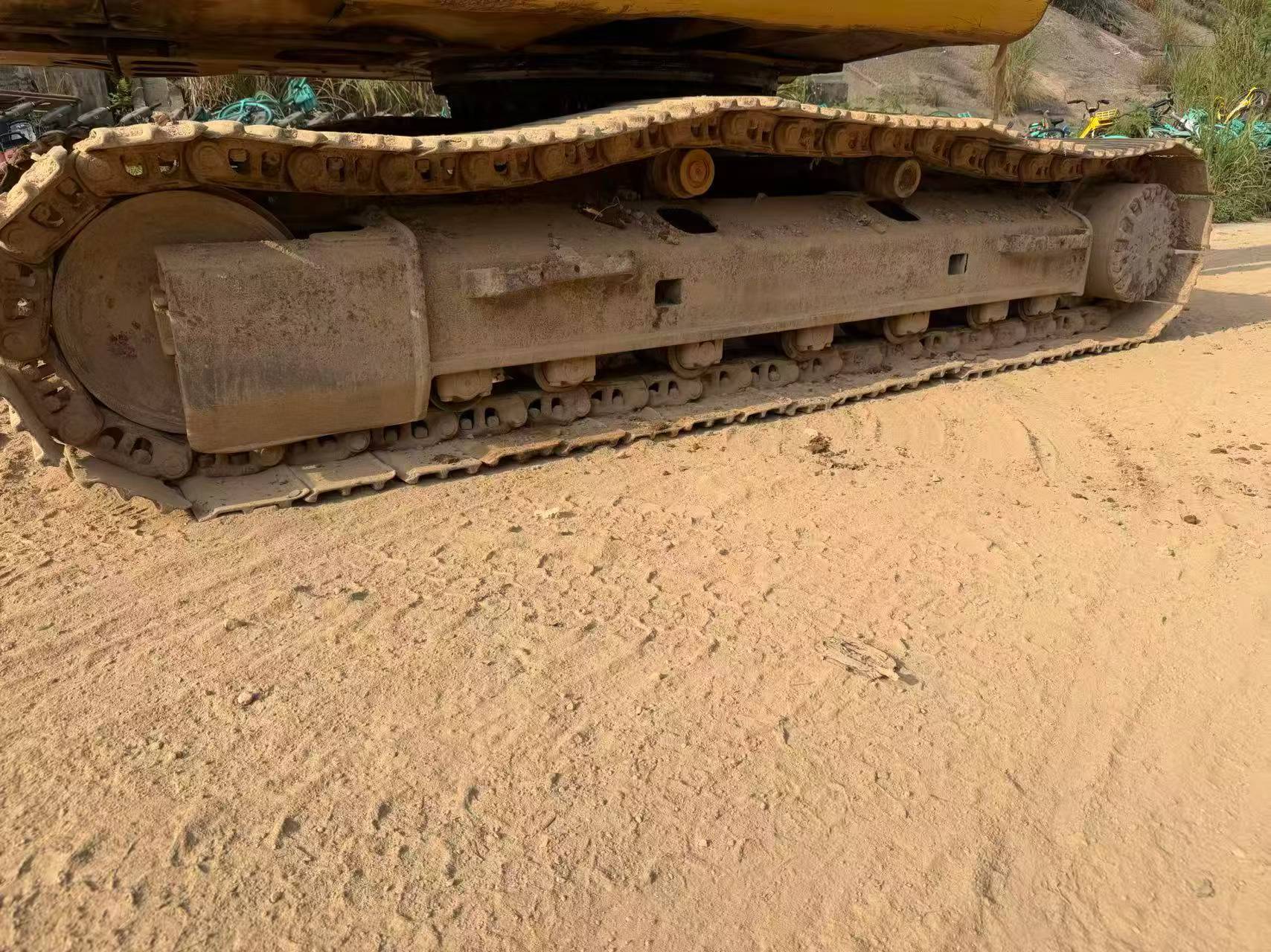 شراء حفارة Caterpillar 320D مستعملة / 3