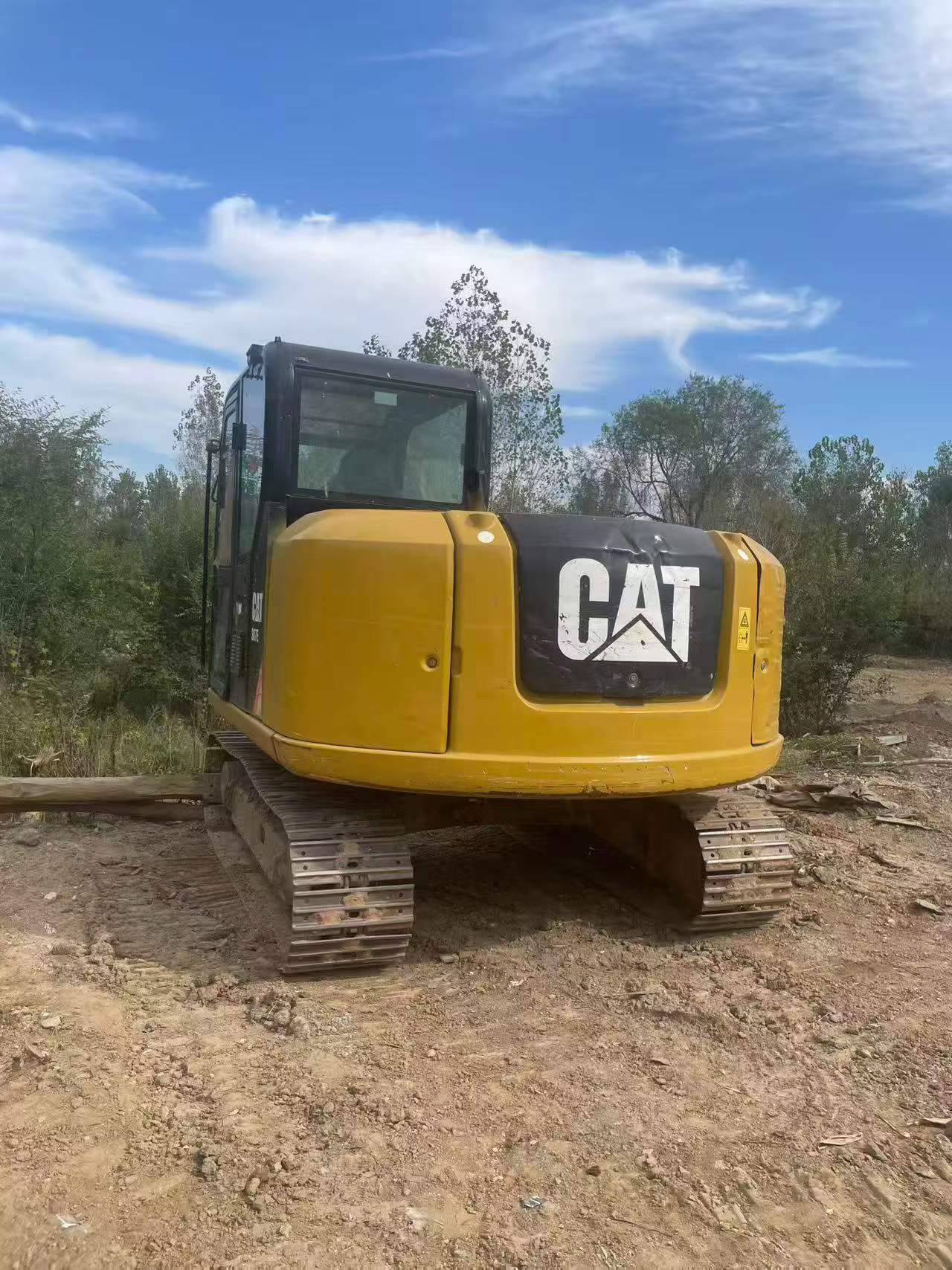 شراء حفارة Caterpillar 307B مستعملة / 2