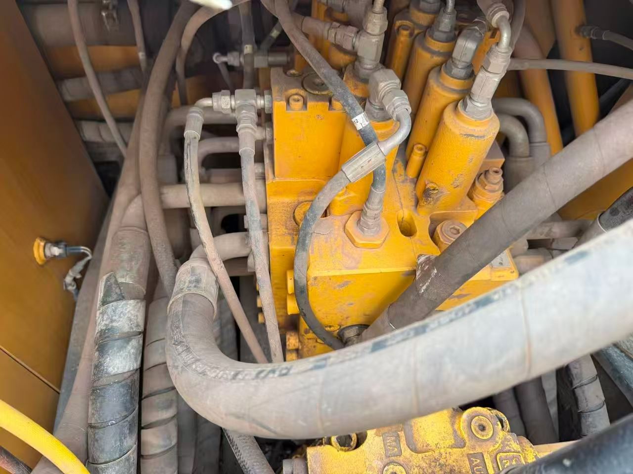 Compre Excavadora Hyundai R215-7 Usada / 5