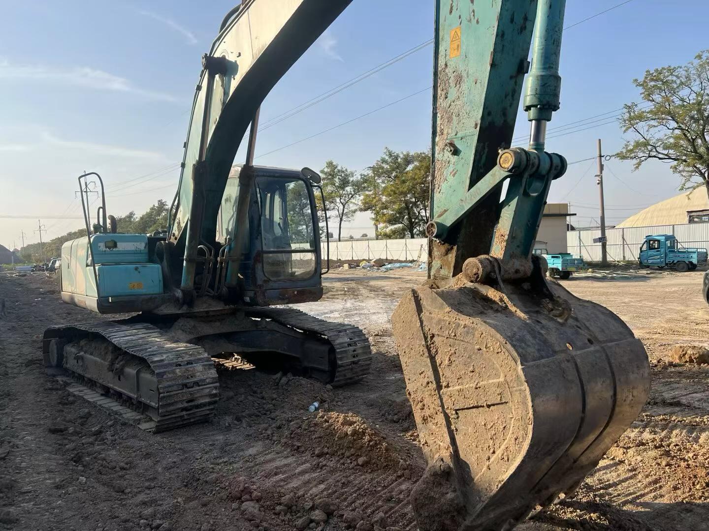 Купить Подержанный Экскаватор Kobelco SK200-8 / 3