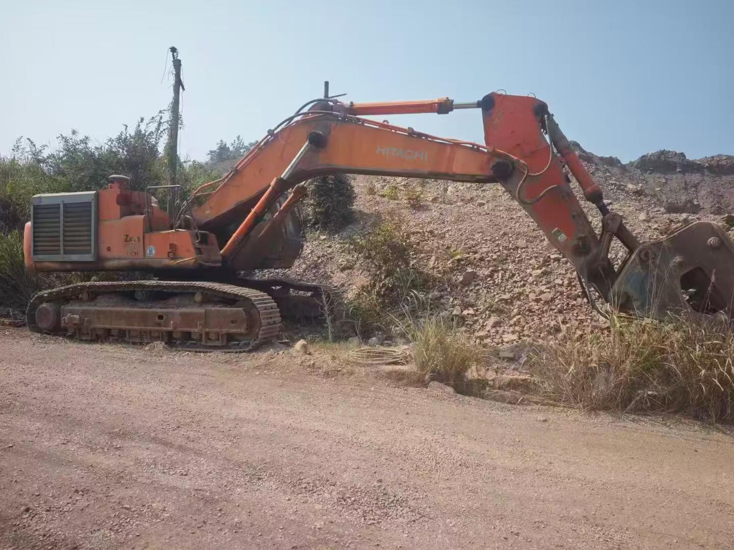 Compre Escavadeira Hitachi ZX650 Usada / 2