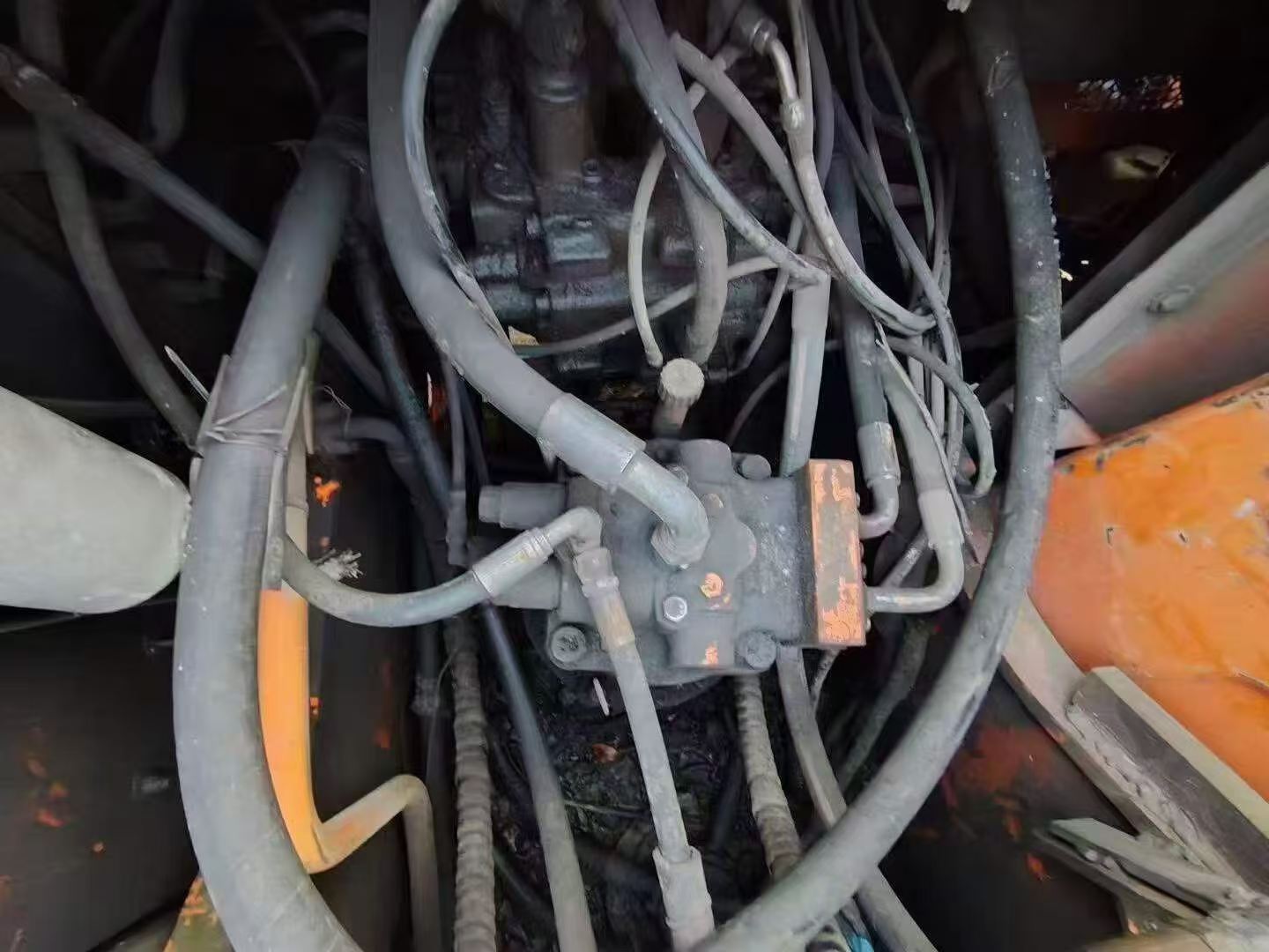 شراء حفارة Doosan DH220-5 مستعملة / 4
