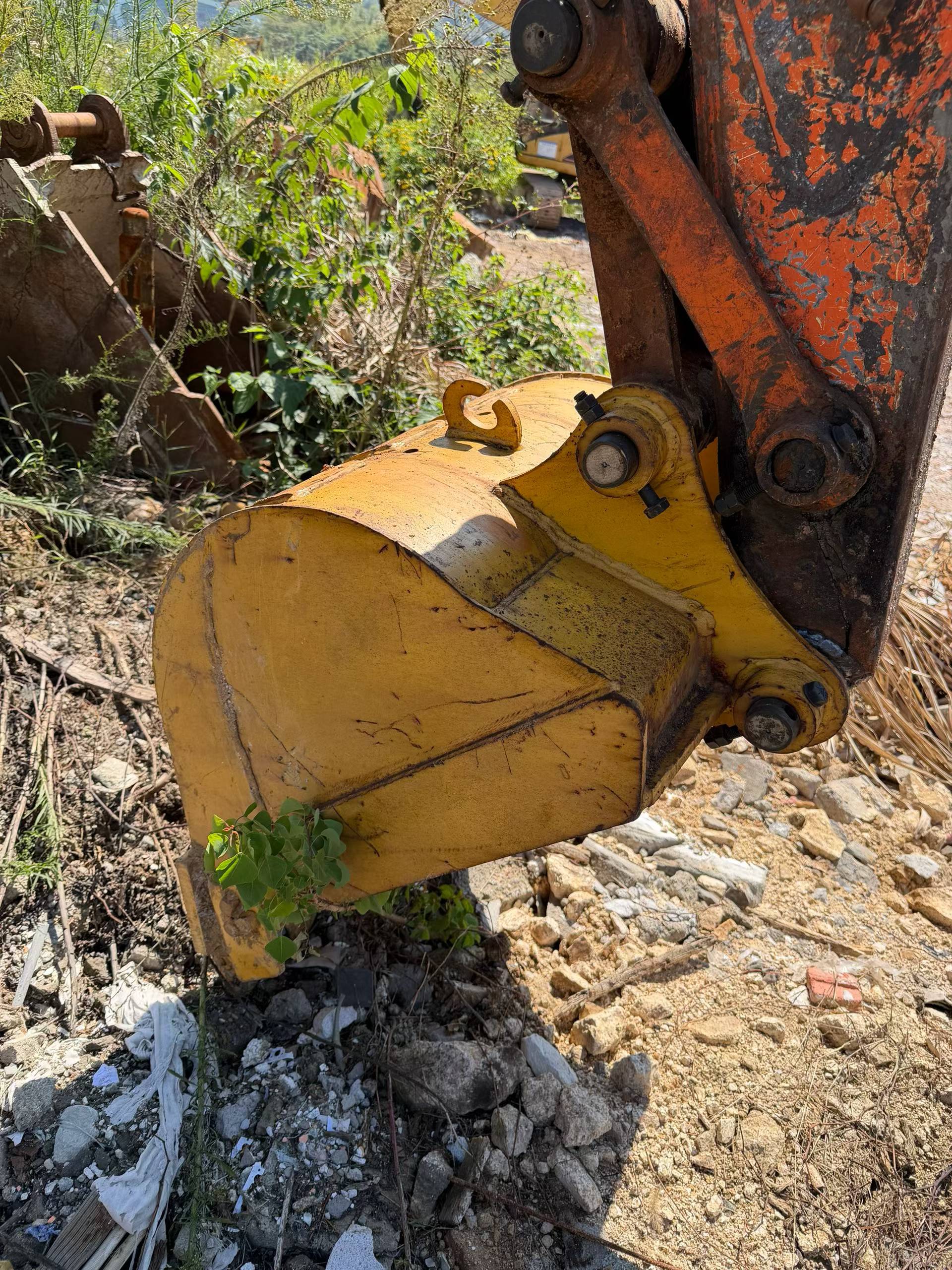 شراء حفارة Hitachi ZX70-6 مستعملة / 5