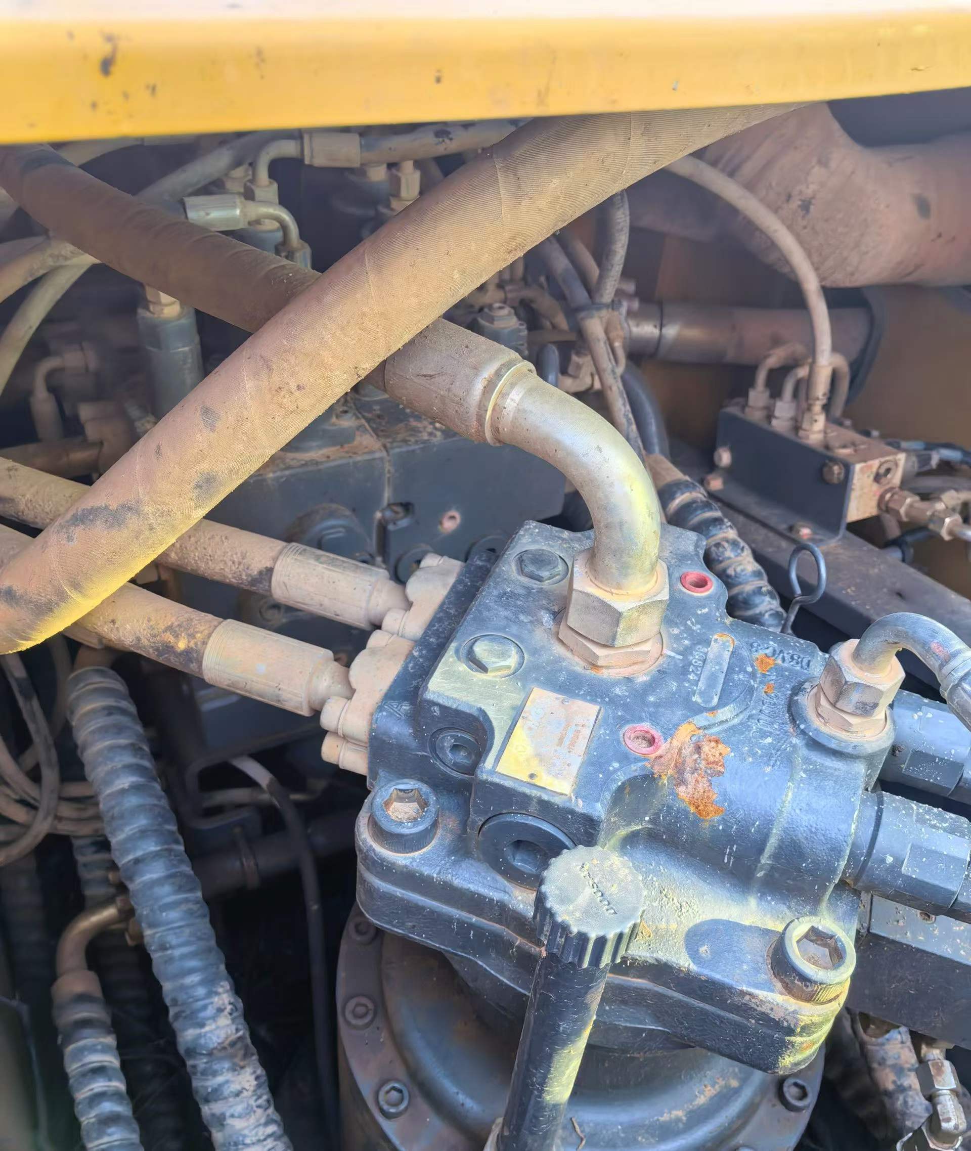 شراء حفارة XCMG XE205DA مستعملة / 4