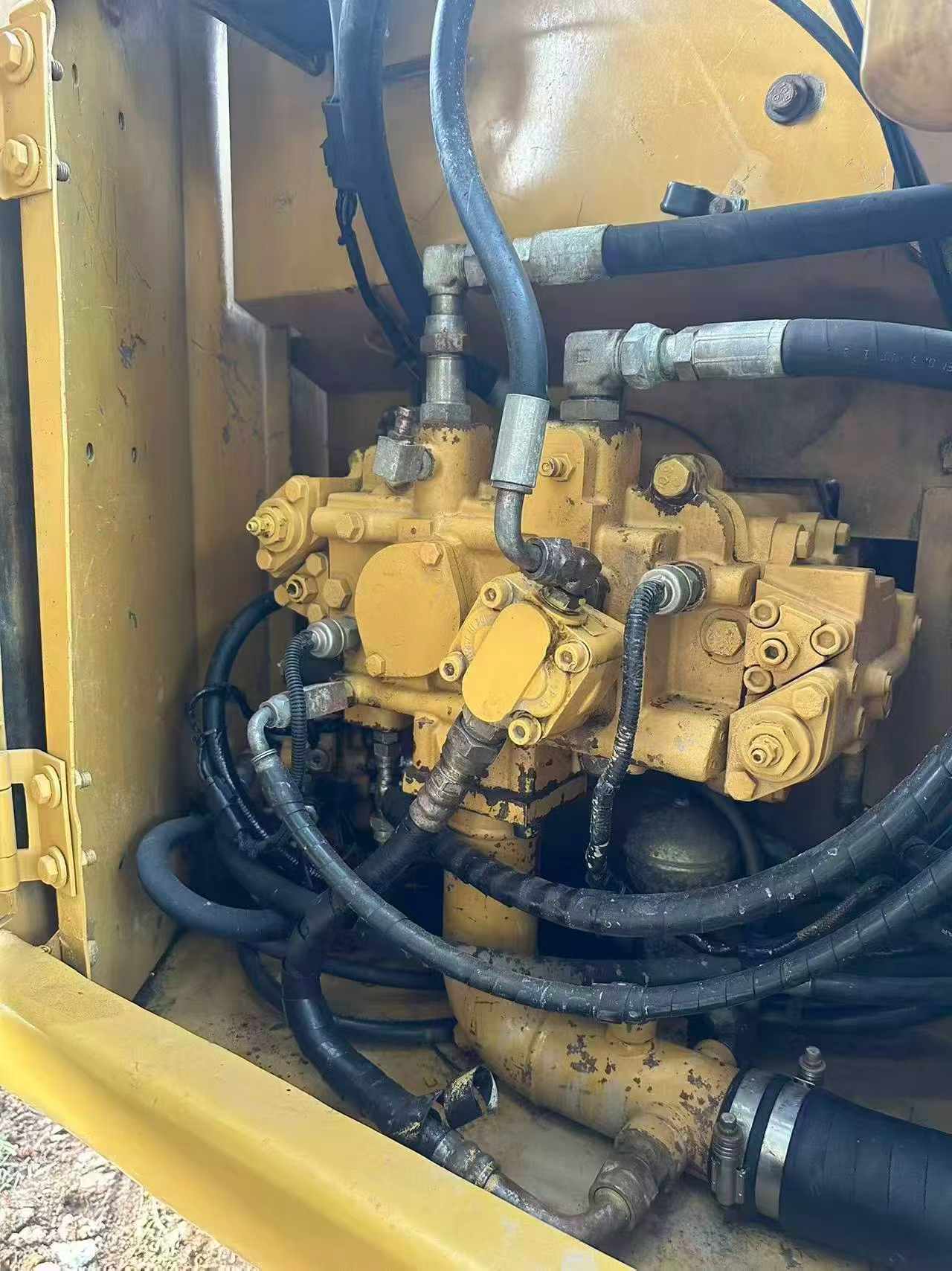 شراء حفارة Caterpillar 312C مستعملة / 2
