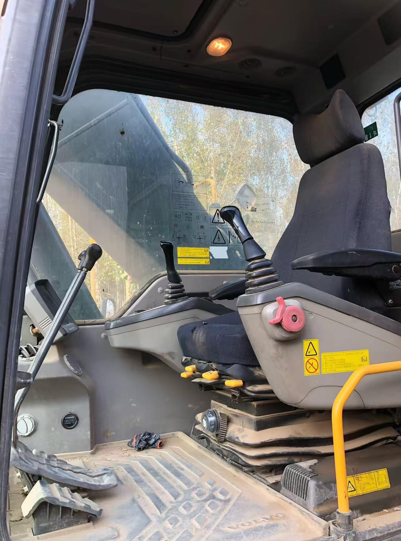 Compre Excavadora Volvo EC200 Usada / 9