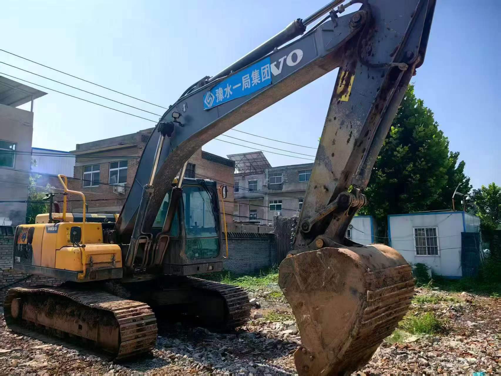 Купить Подержанный Экскаватор Volvo L220E / 3