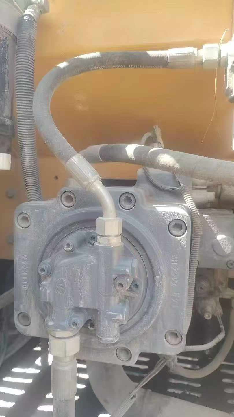 Compre Escavadeira XCMG XE215 Usada / 2