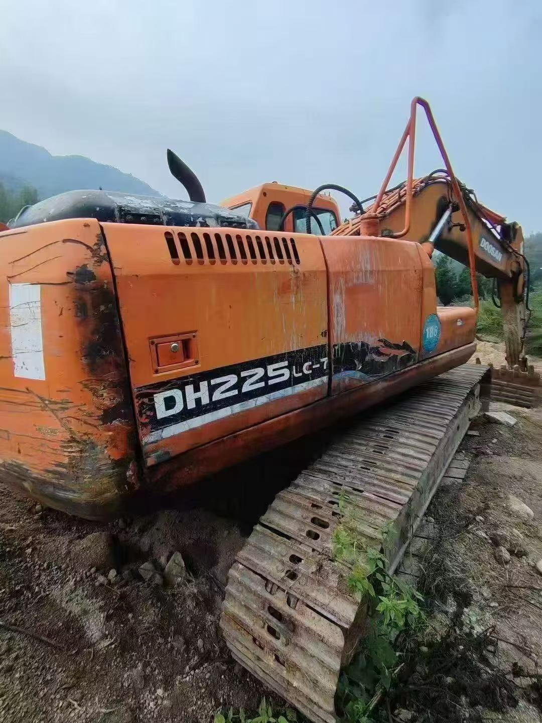 شراء حفارة Doosan DH220-5 مستعملة / 3