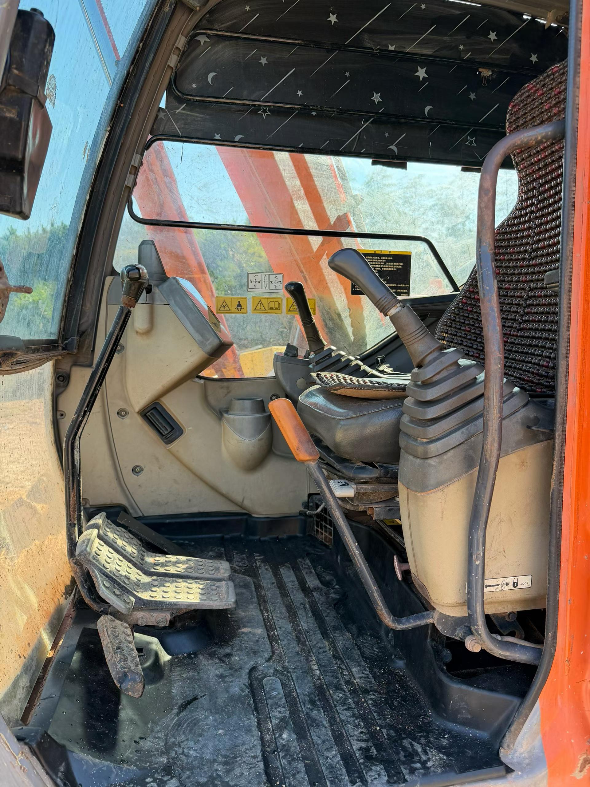 شراء حفارة Hitachi ZX70-6 مستعملة / 9