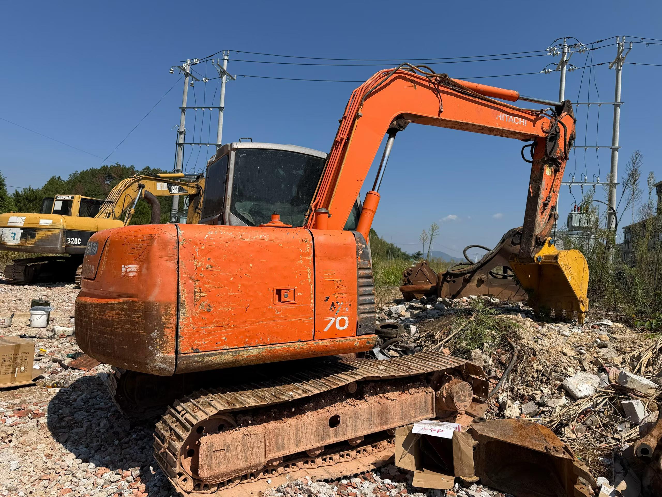 شراء حفارة Hitachi ZX70-6 مستعملة / 3