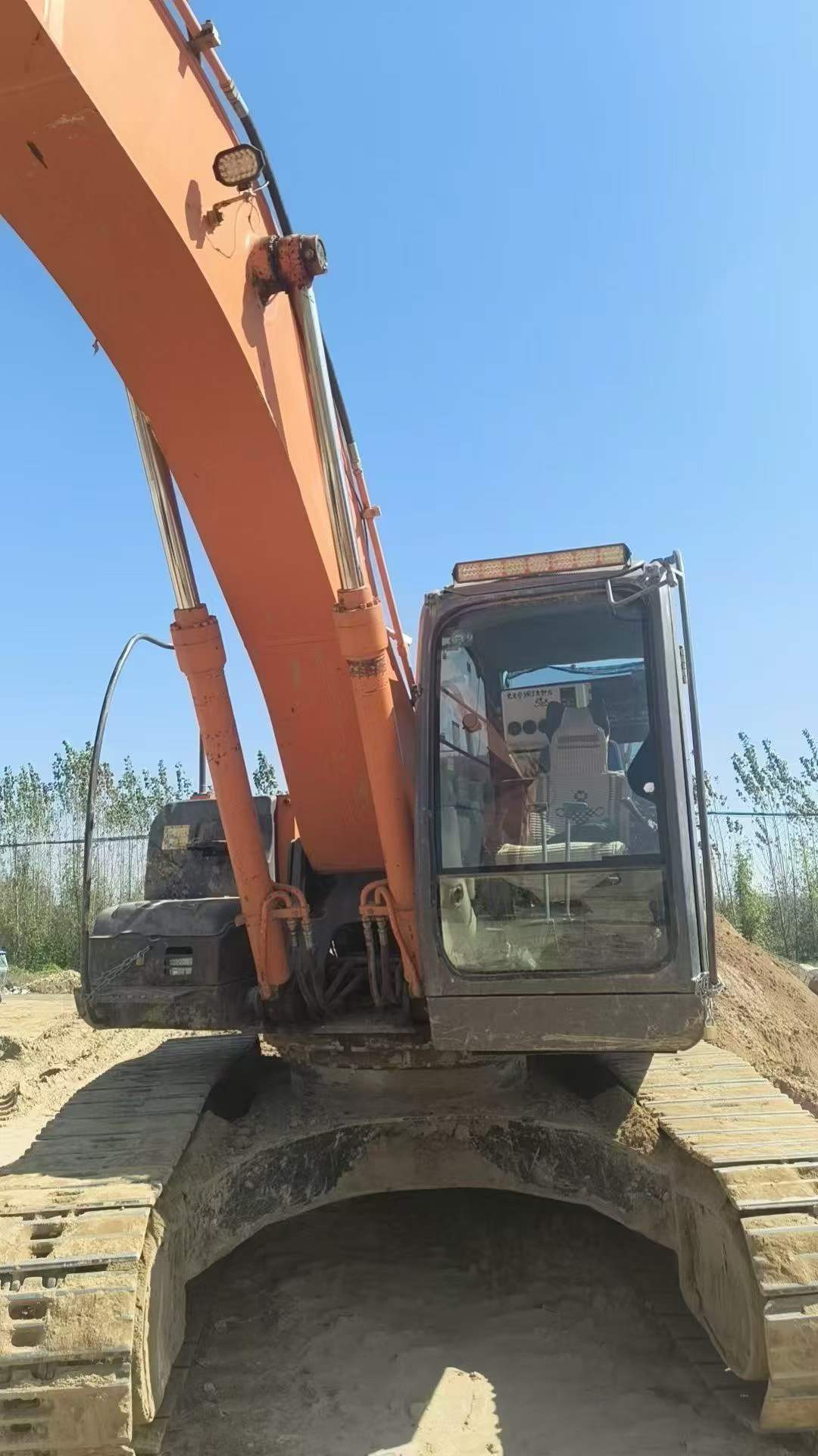 Compre Excavadora Hitachi ZX240 Usada / 2