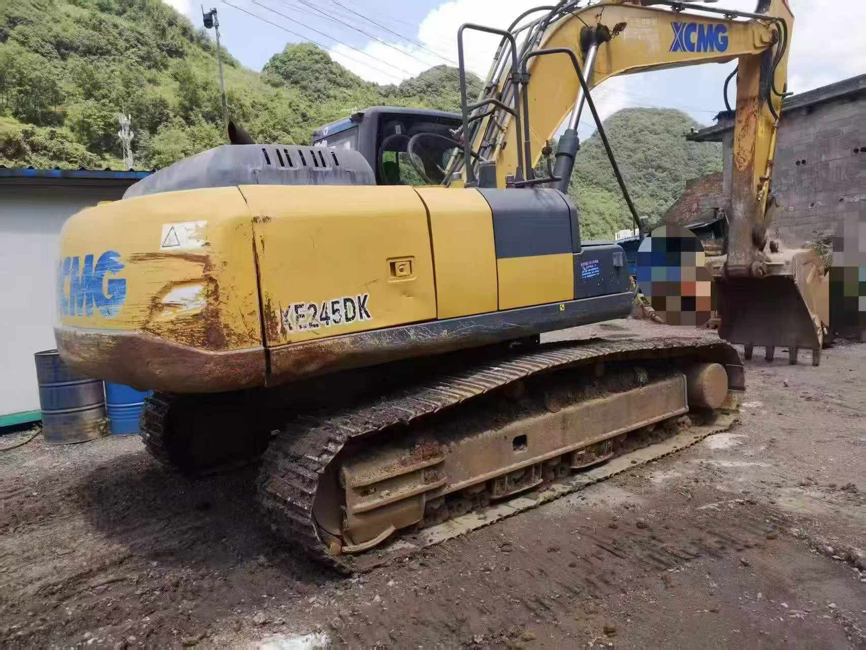 Compre Escavadeira XCMG XE215 Usada / 6