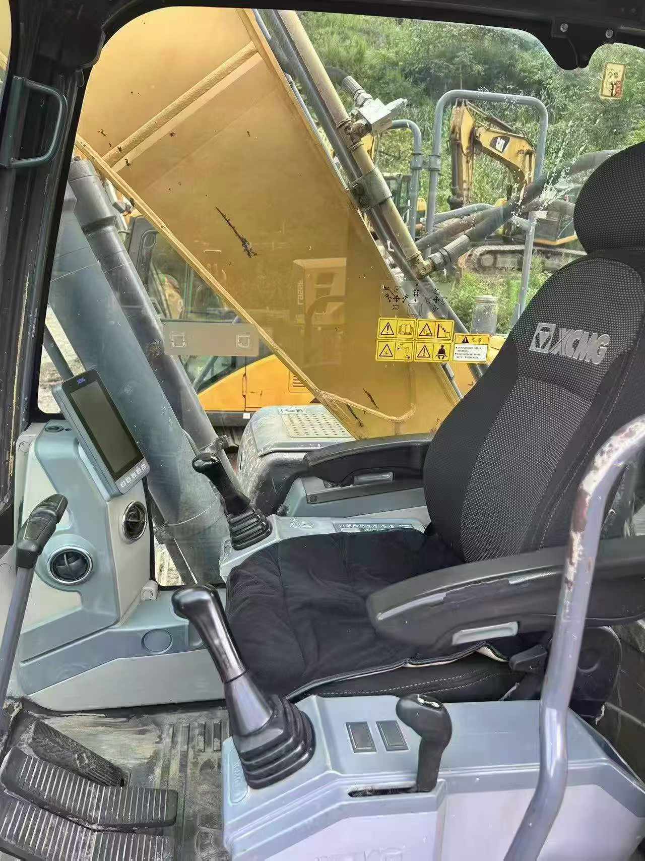 Compre Escavadeira XCMG XE215 Usada / 5