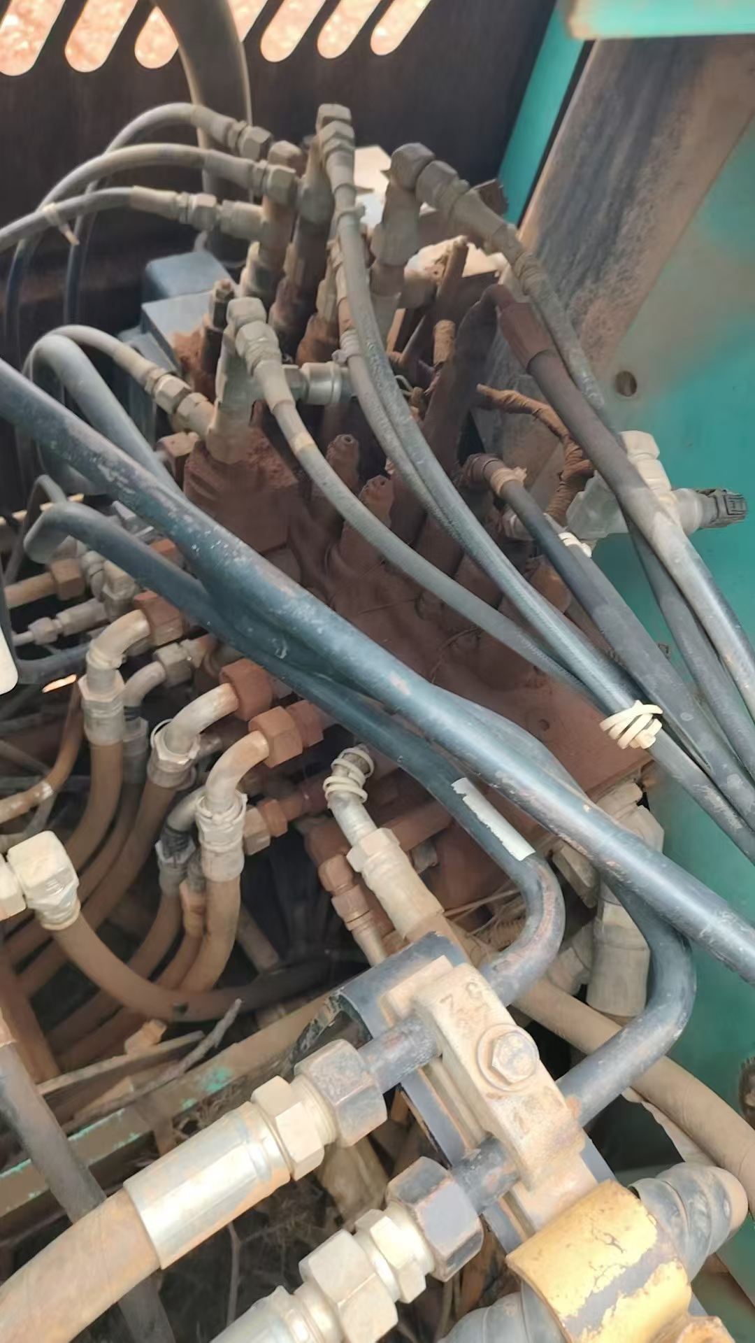 شراء حفارة Kobelco SK75 مستعملة / 4