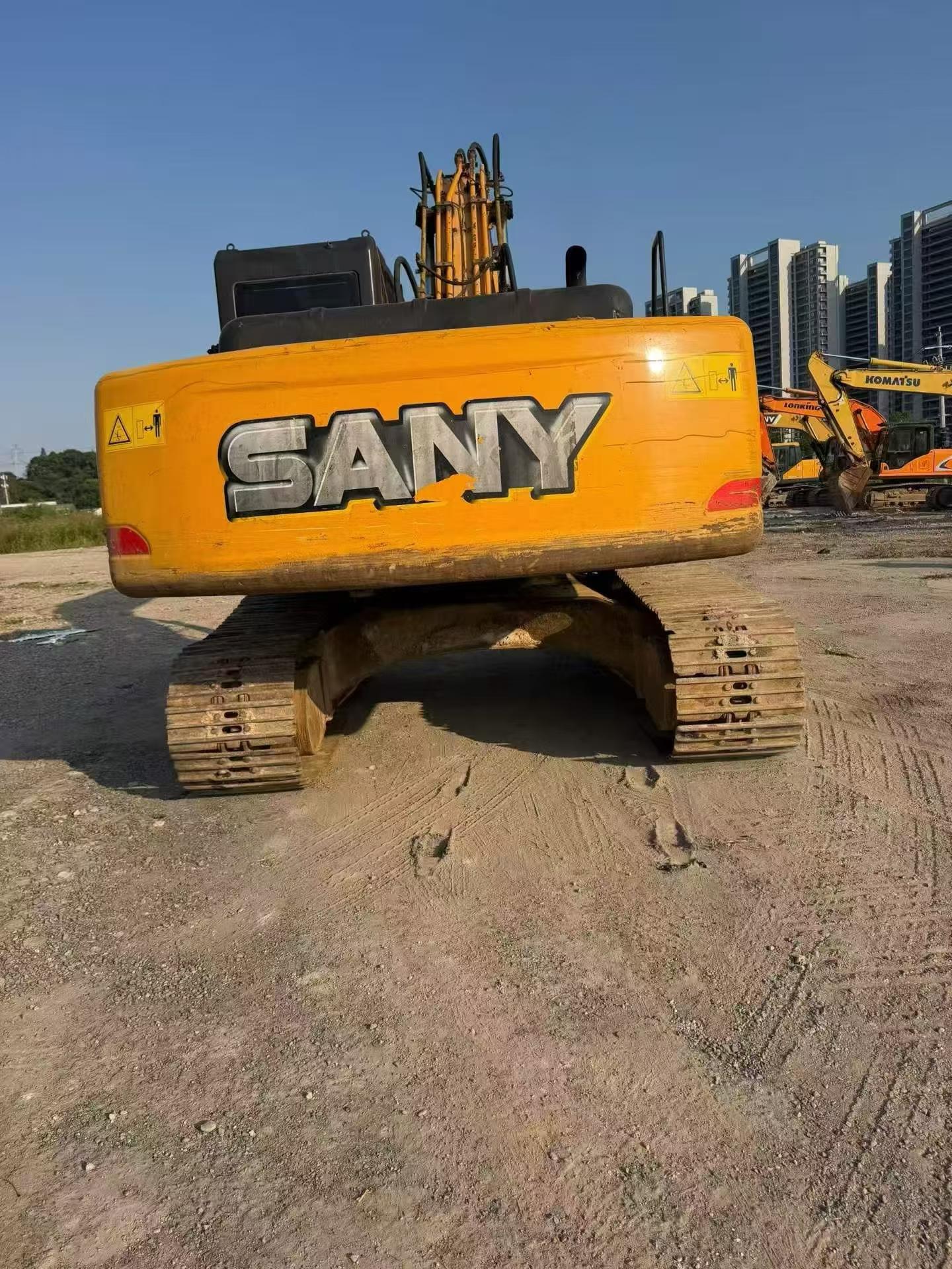 شراء حفارة Sany SY215C-8 مستعملة / 2