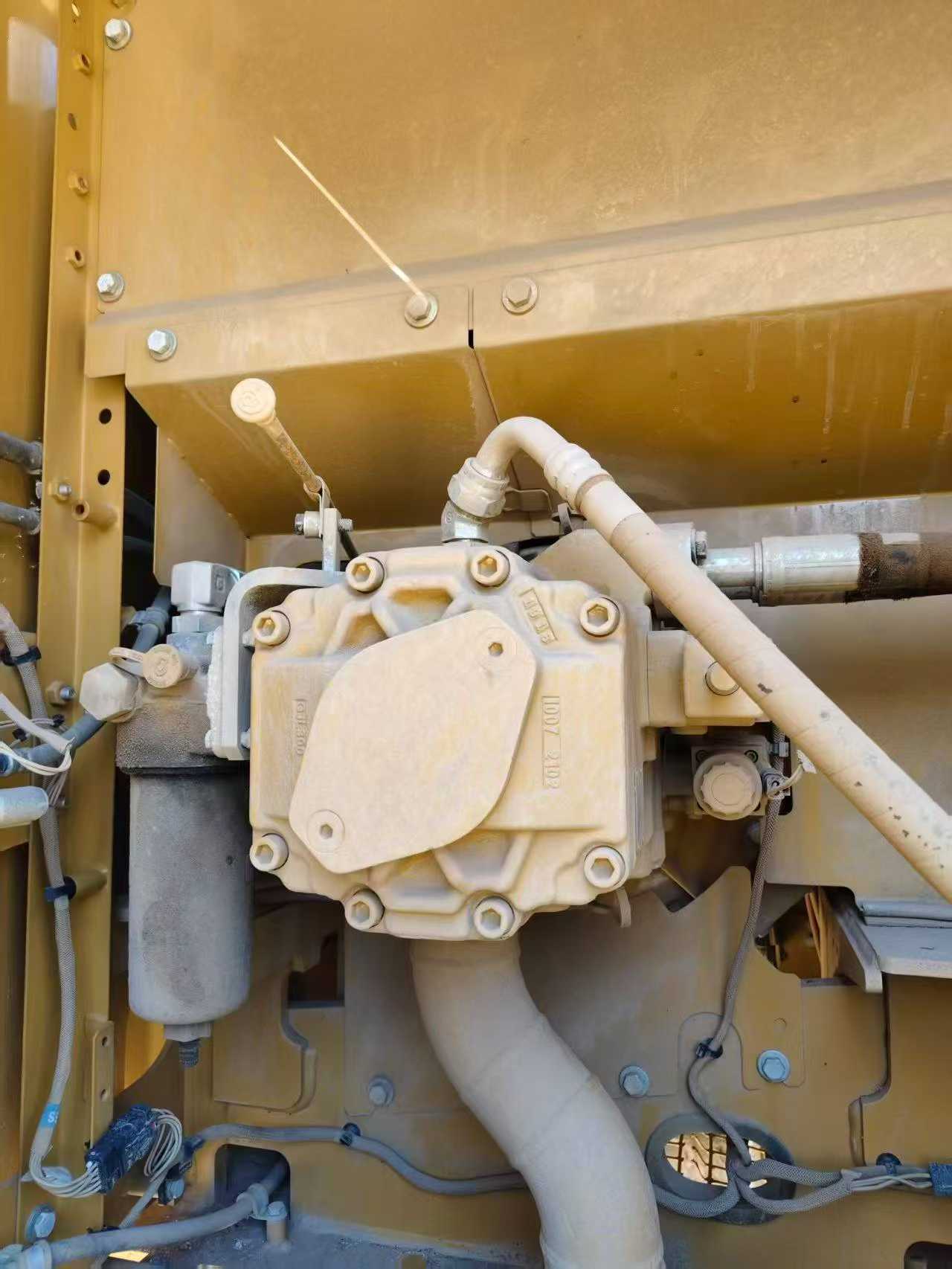شراء Caterpillar 323 مستعمل حفارة