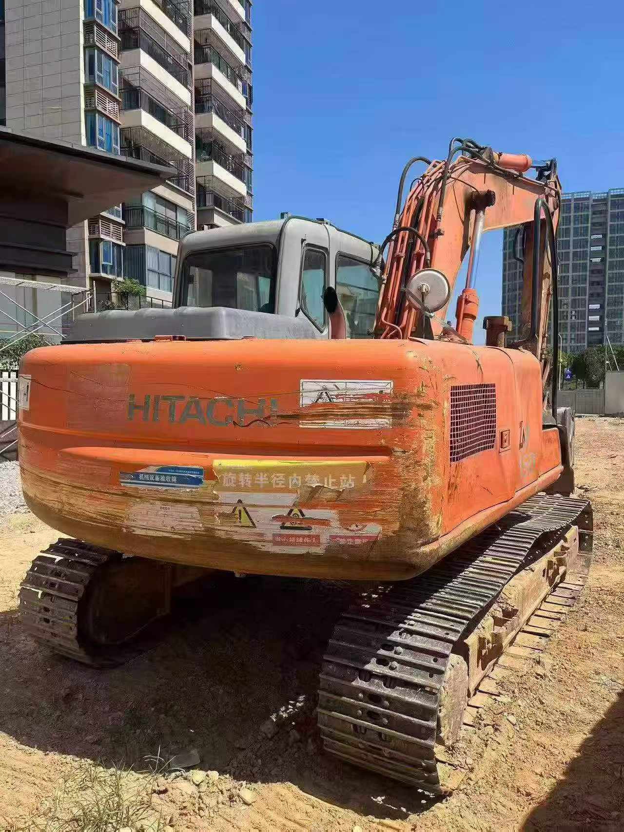 شراء حفارة Hitachi EX120-6 مستعملة / 4