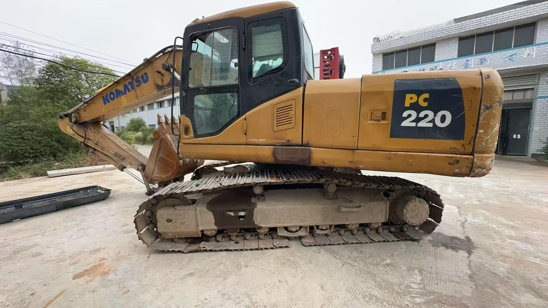 شراء حفارة Komatsu PC200-7 مستعملة / 3