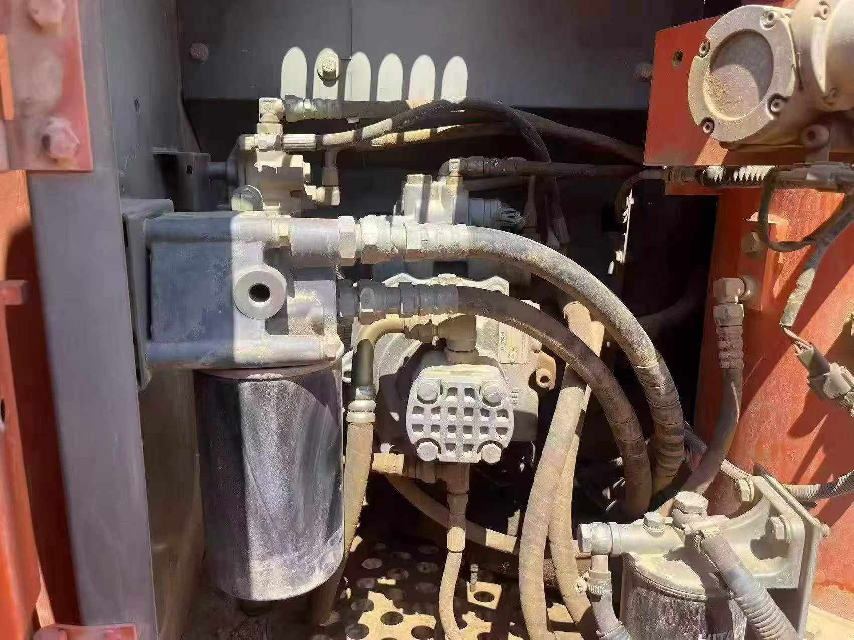 شراء حفارة Hitachi EX120-6 مستعملة / 2