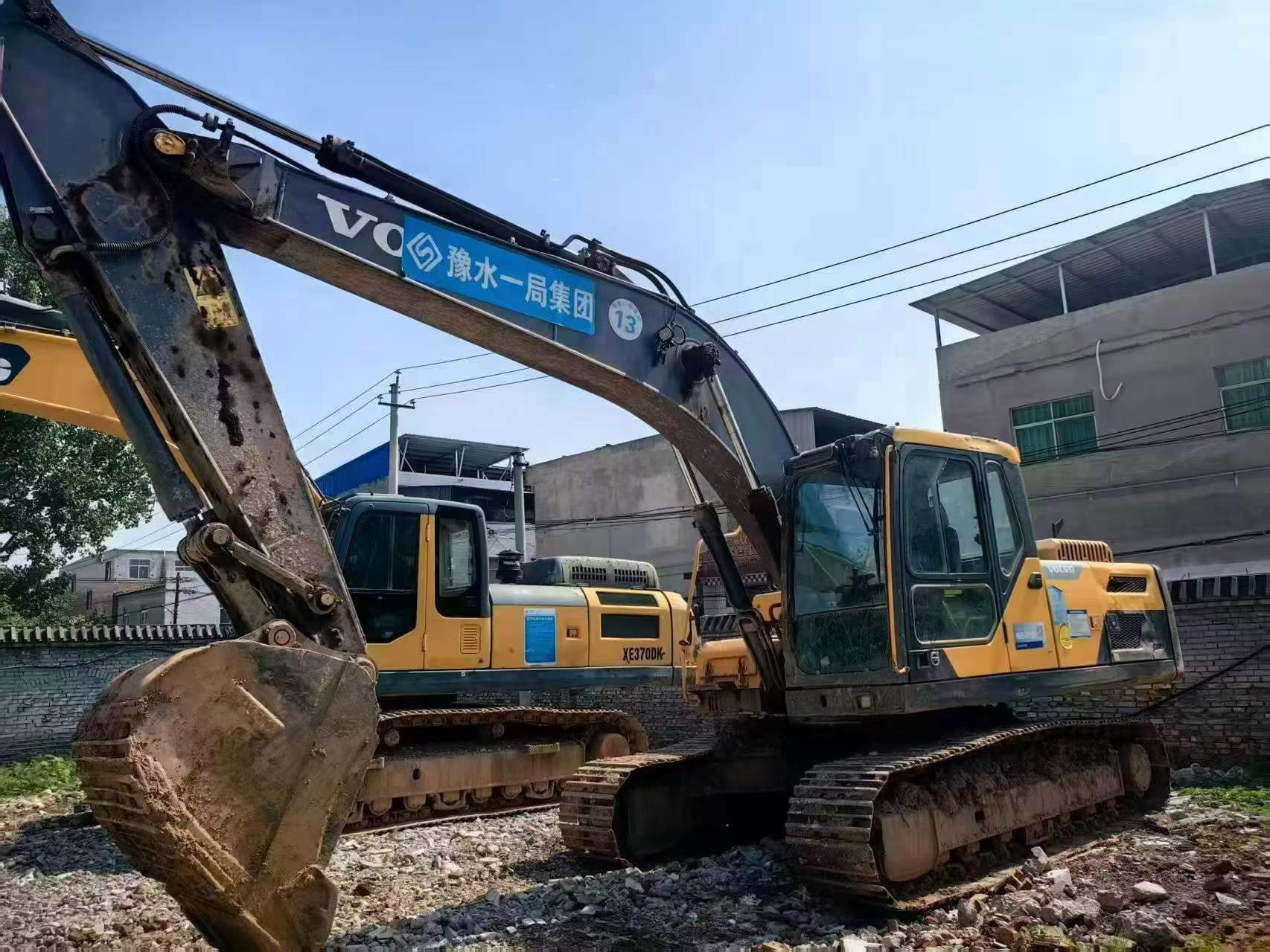 Купить Подержанный Экскаватор Volvo L220E / 4