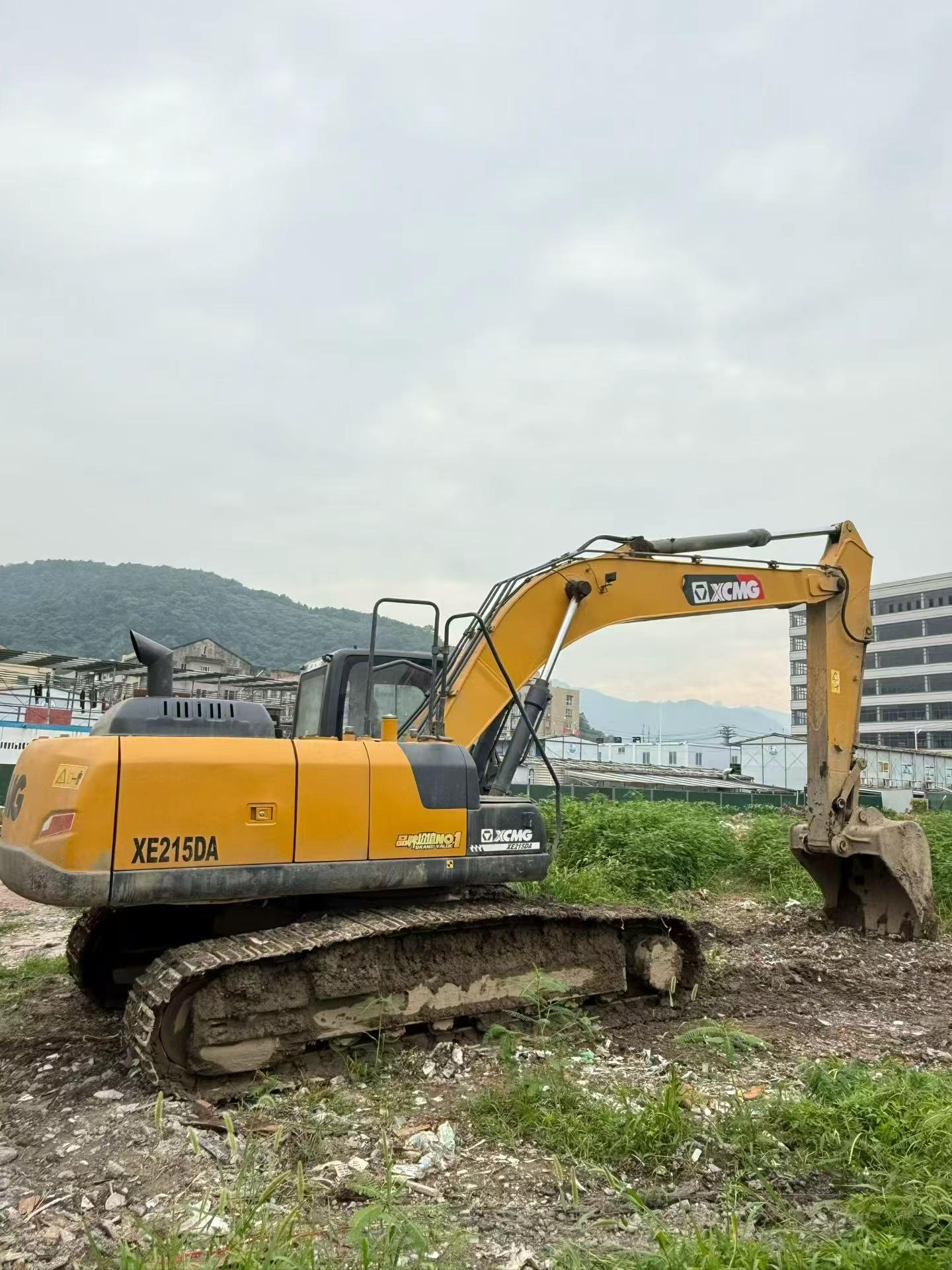 Compre Excavadora XCMG XE215DA Usada / 2