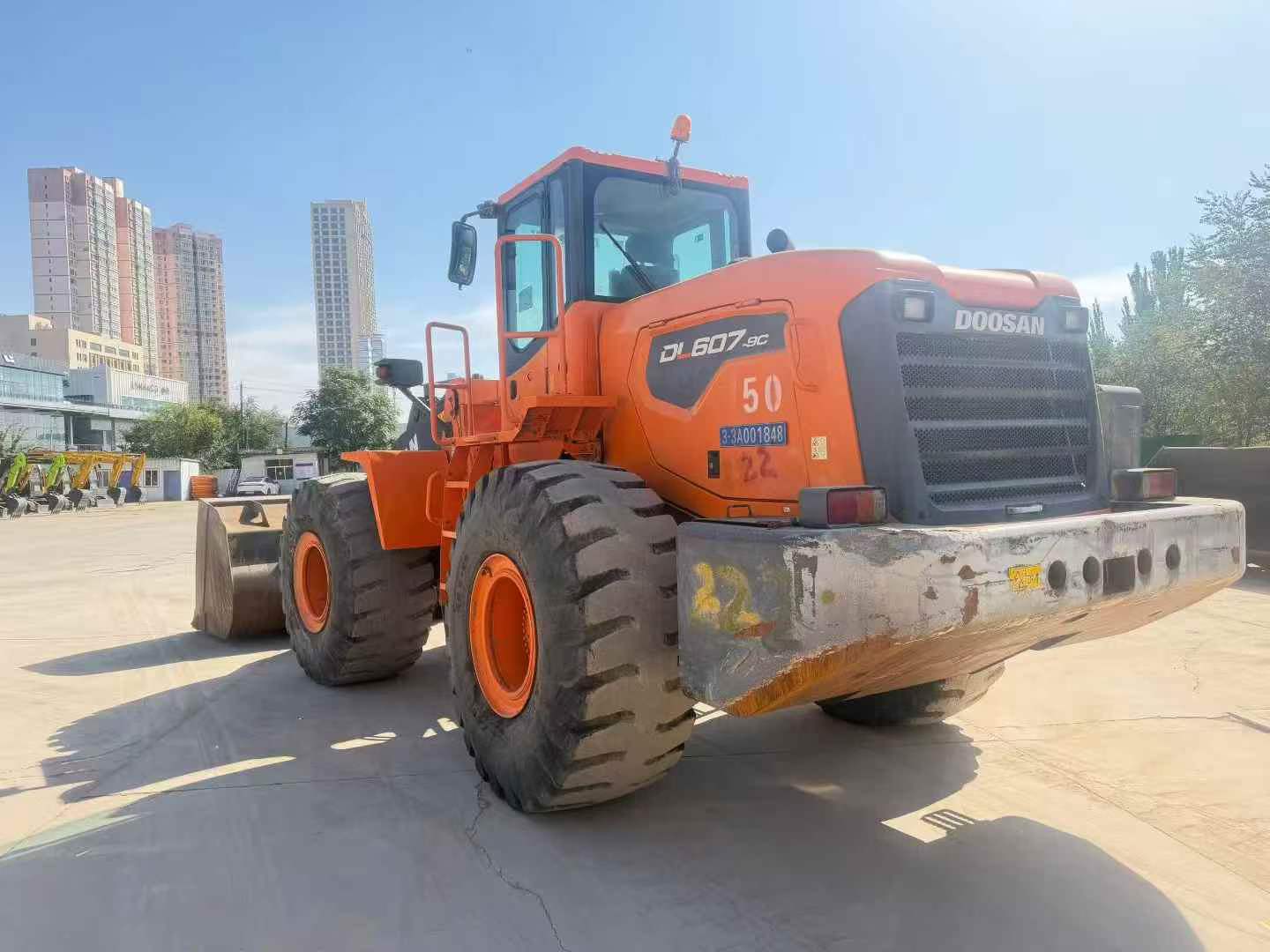 Compre Escavadeira Doosan DL607-9C Usada / 4