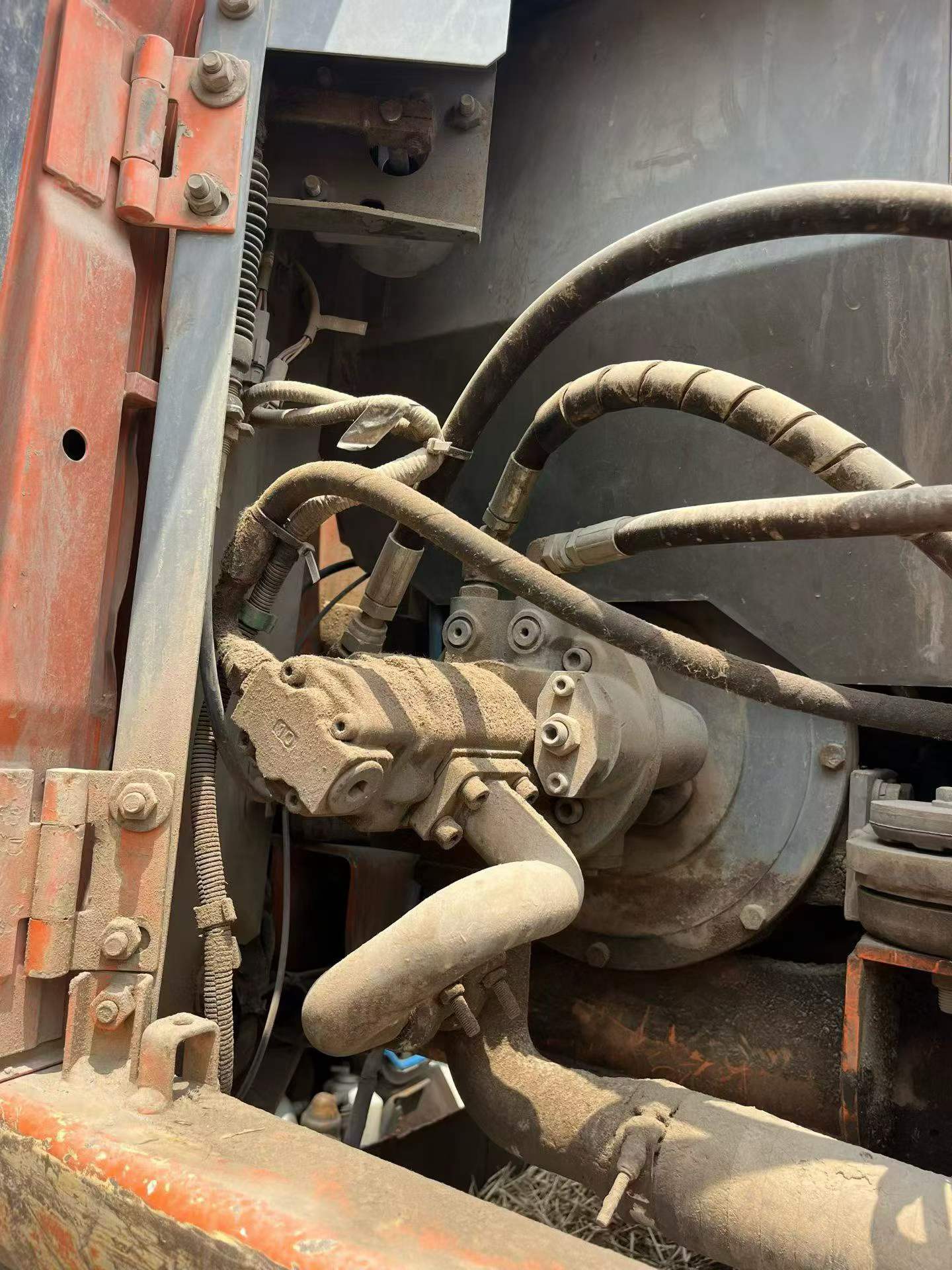 شراء حفارة Hitachi ZX60 مستعملة / 2