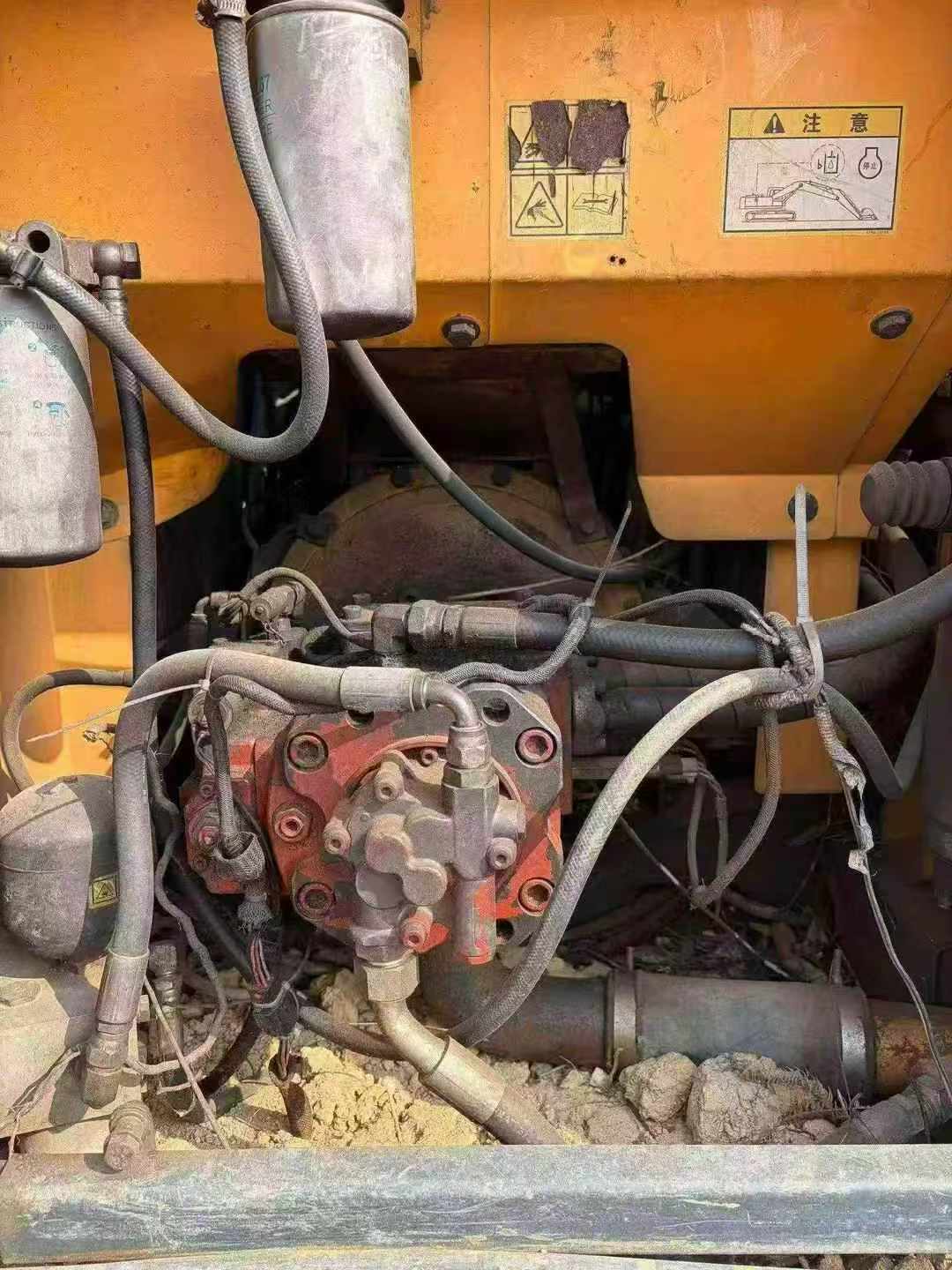 شراء حفارة Hyundai R130W مستعملة / 3